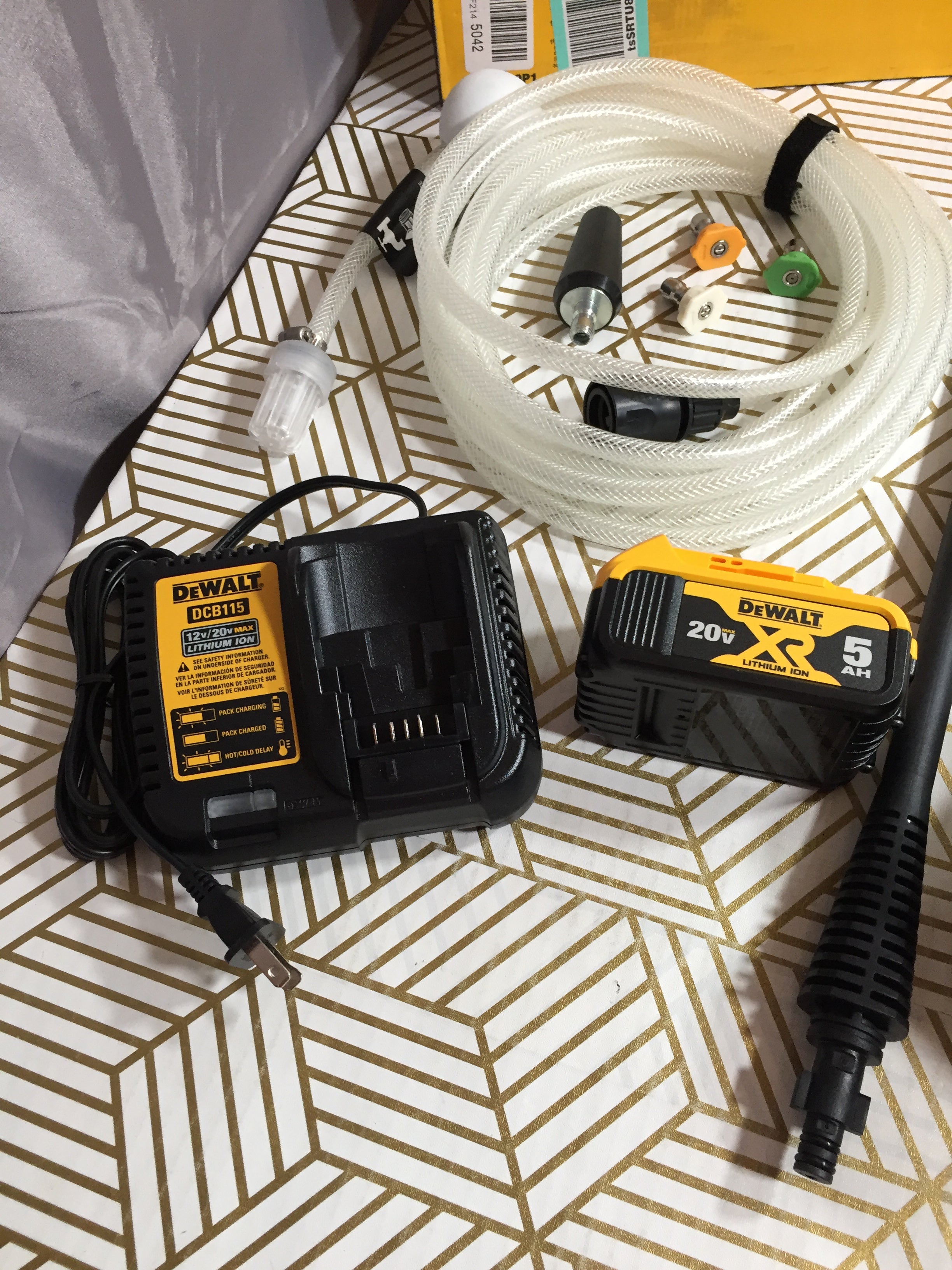 DEWALT Cordless Pressure Washer, Power Cleaner, 550PSI (DCPW550P1)