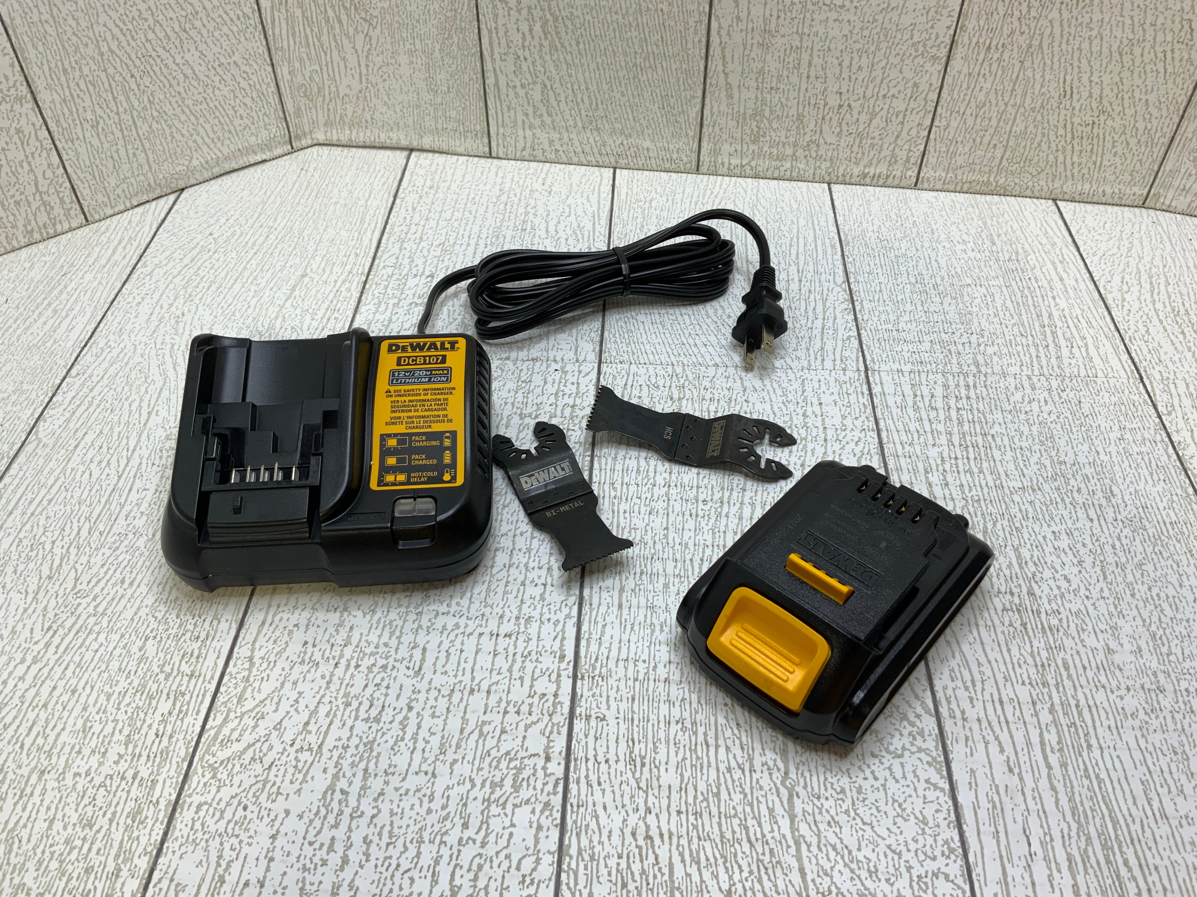 DEWALT 20V MAX* XR Oscillating Tool Kit, 3-Speed (DCS356C1) (7936178028782)