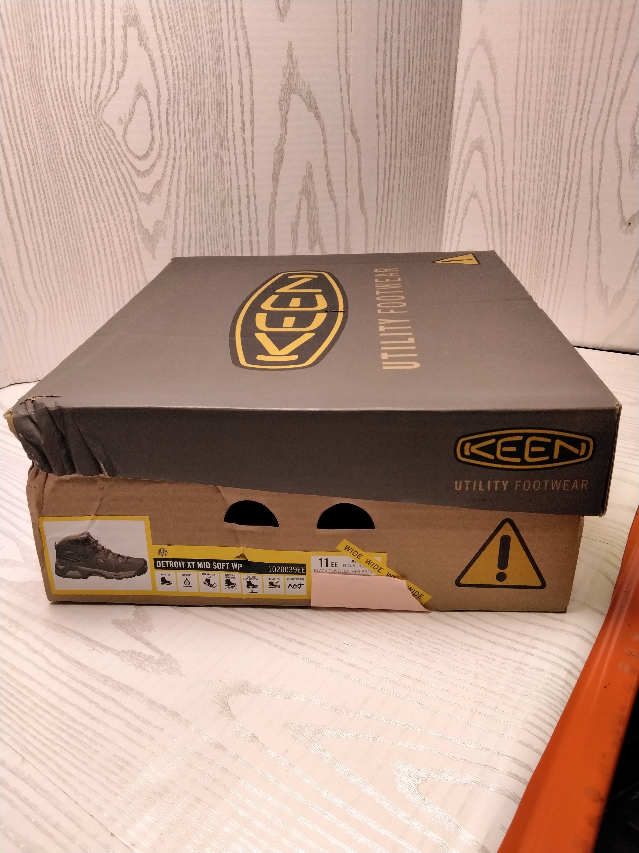 KEEN Utility Men's Detroit Xt Mid Soft Toe Waterproof Work Boot (7763797934318)