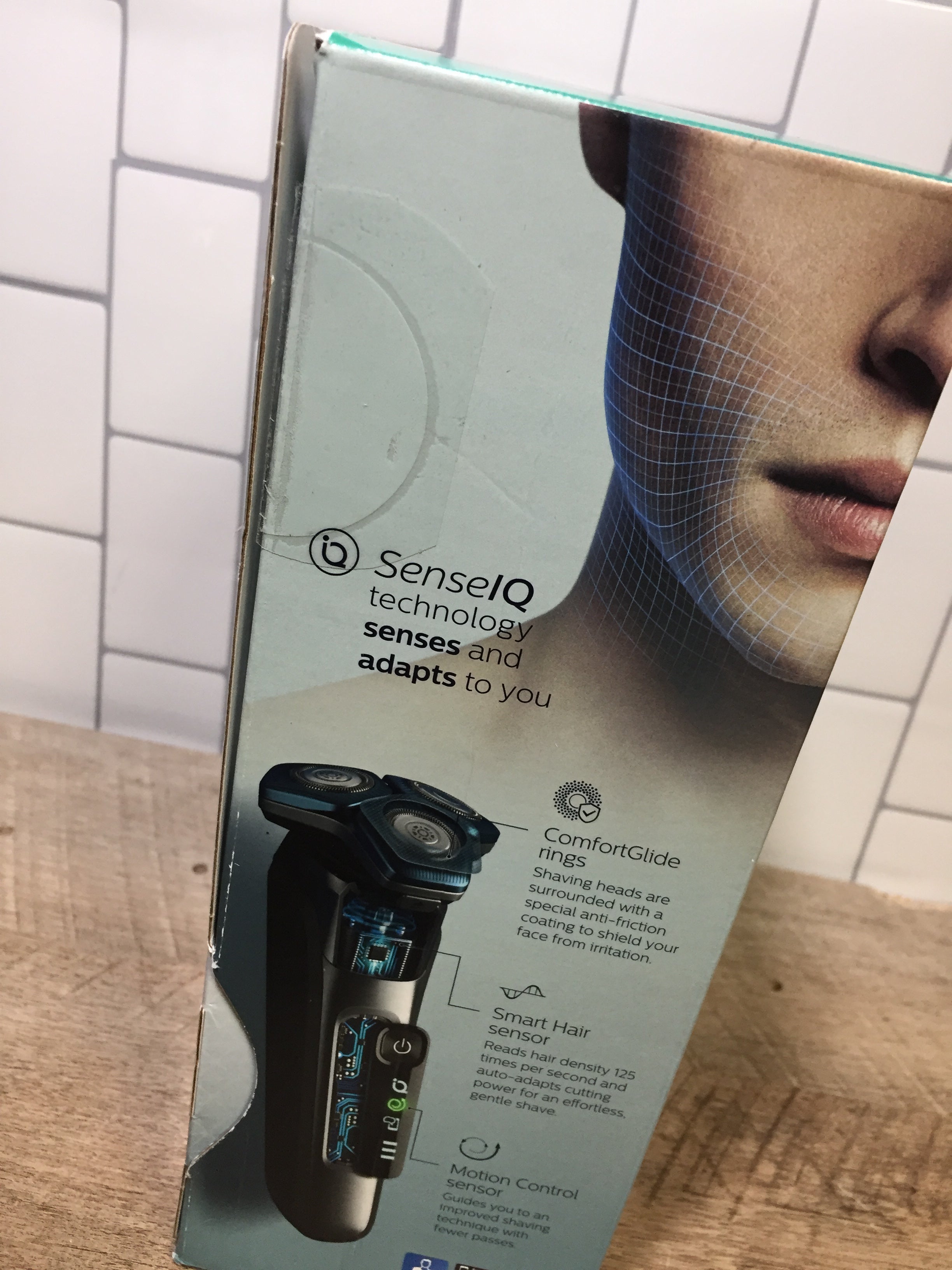 Philips Norelco Shaver 7100, Rechargeable Wet & Dry Electric Shaver S7788/82 (7339721654510)
