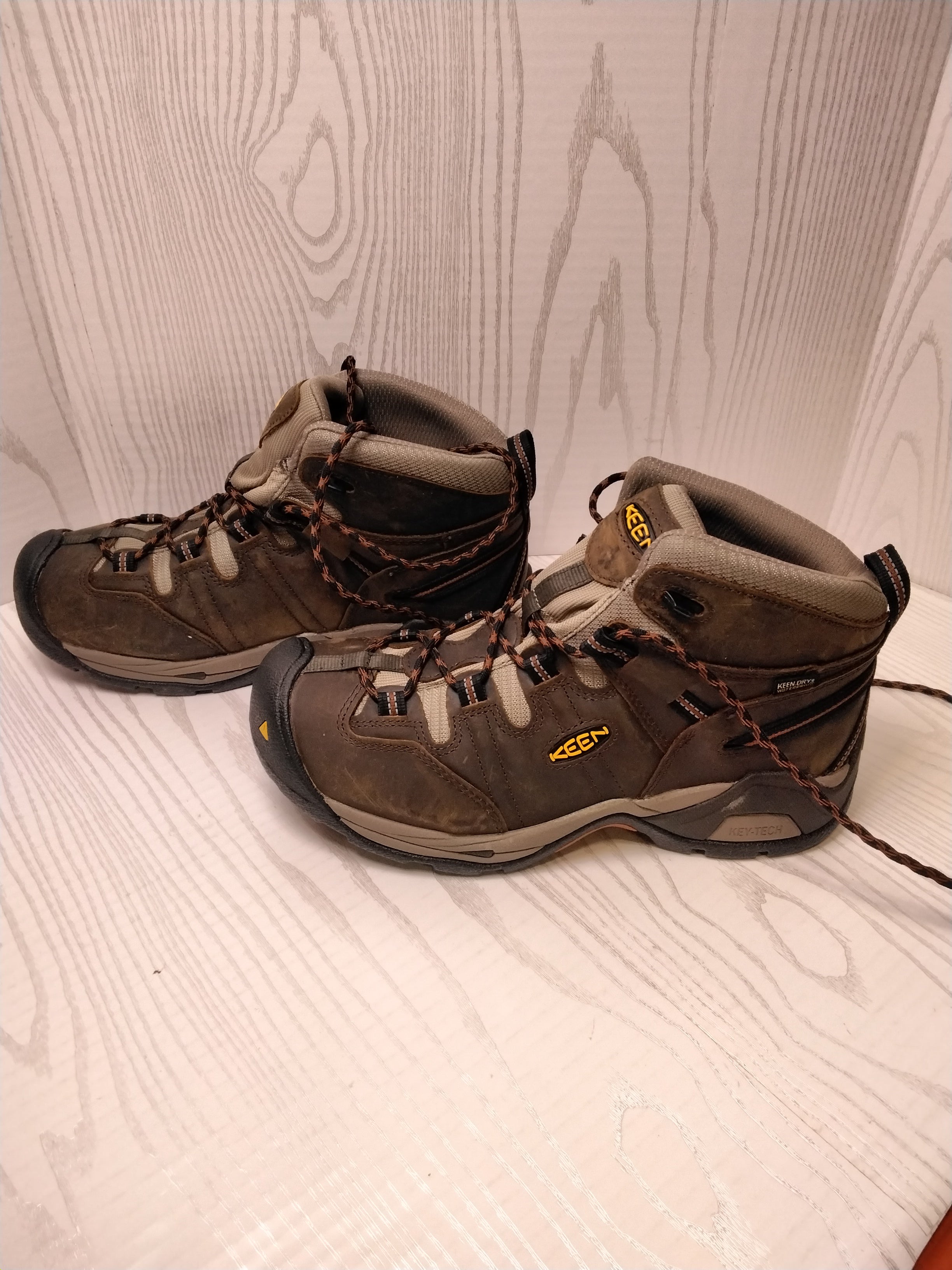 KEEN Utility Men's Detroit Xt Mid Soft Toe Waterproof Work Boot (7763797934318)