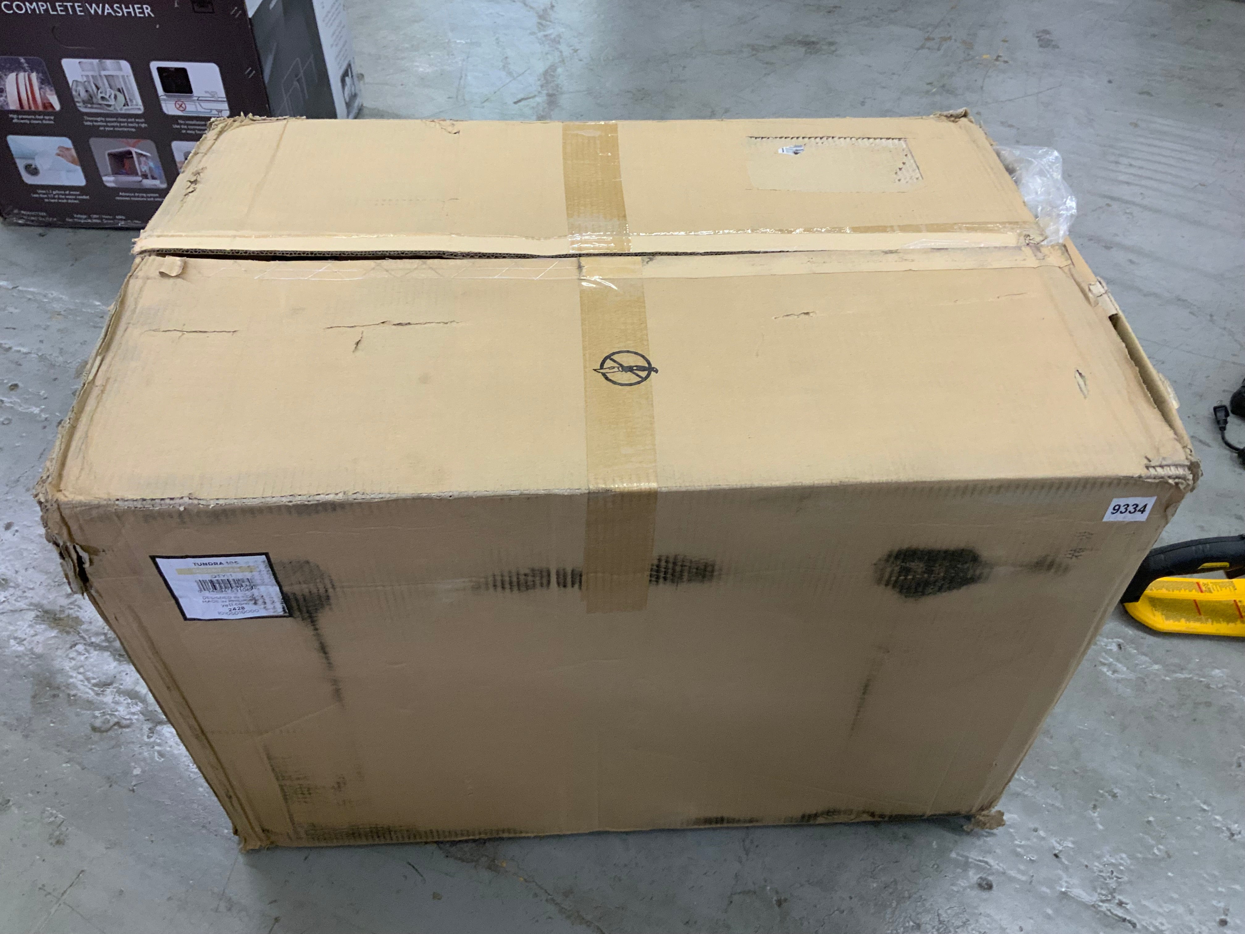 YETI Tundra 105 Cooler (Desert Tan) (8098514665710)