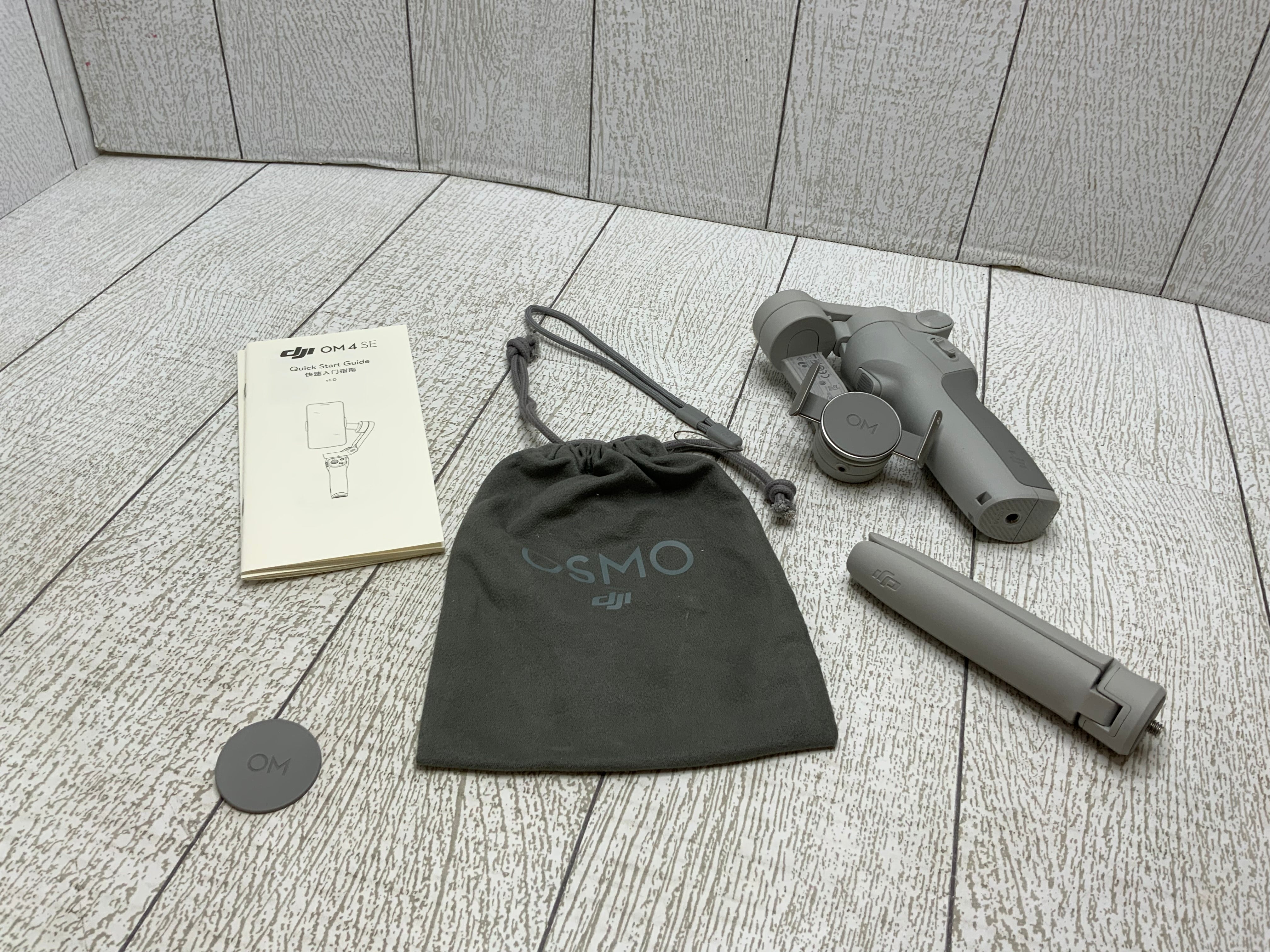 dji om4 se 3 axis smartphone gimbal with tripod