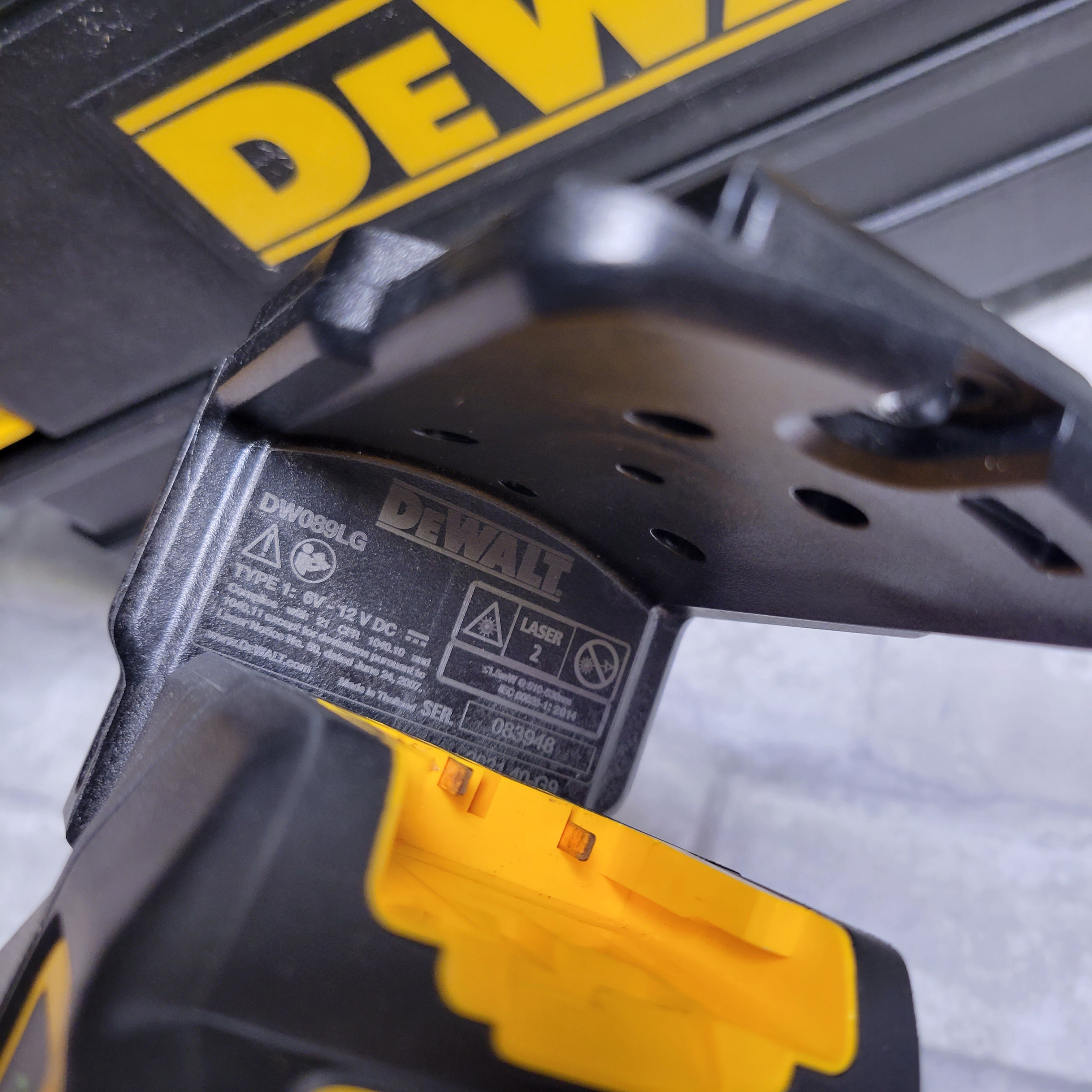 Dewalt DW089LG 12Volt 3 x 360Degree LithiumIon Green Line Laser *FO