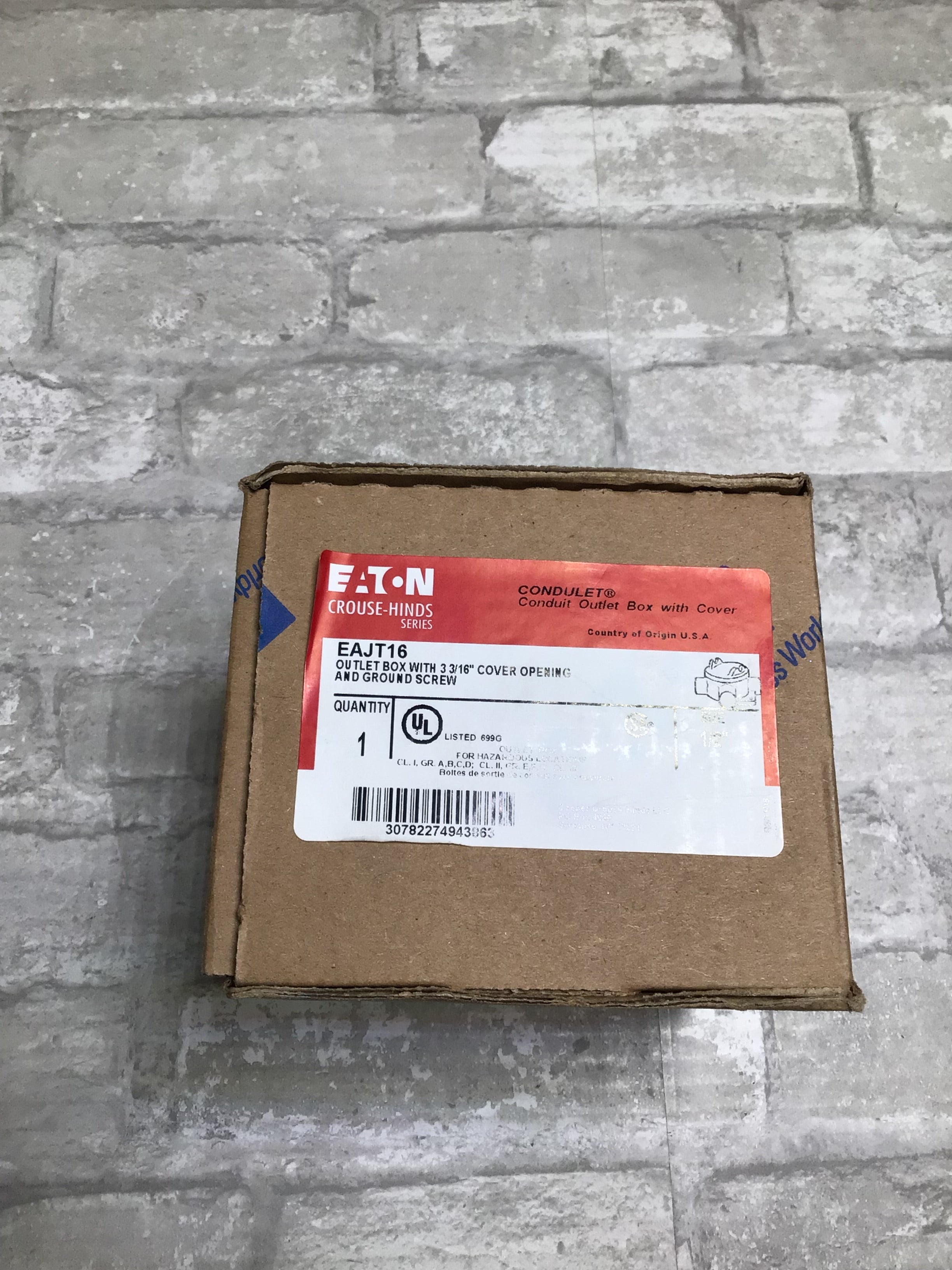 Eaton EAJT16 conduit outlet box with 3 3/16 cover 1/2**OPEN BOX** (8203452776686)