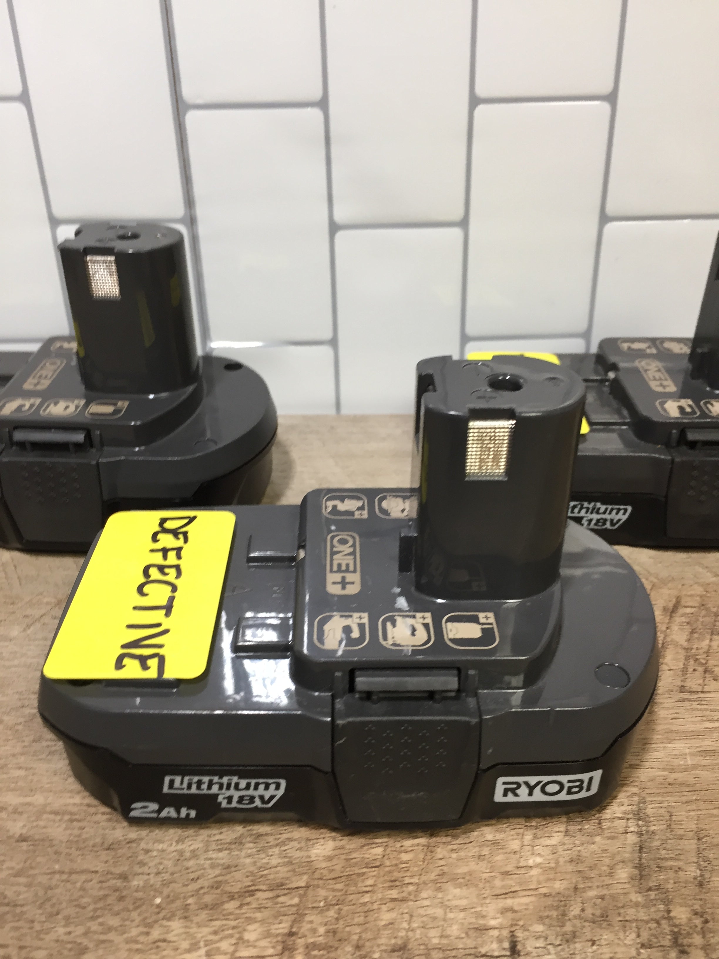 **PARTS ONLY** Lot of 3 Genuine RYOBI P190 18V Batteries **DEFECTIVE** (7430743556334)