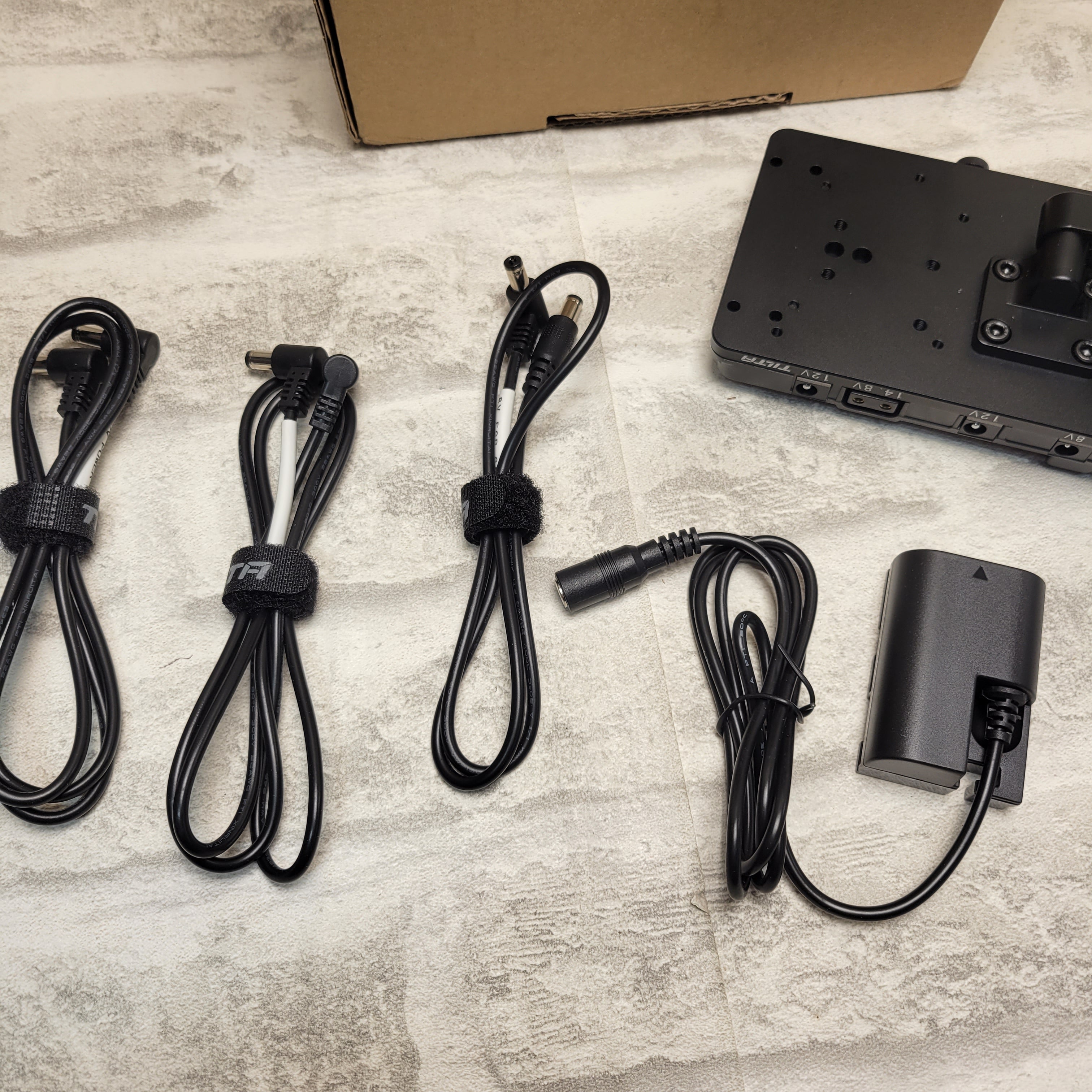 Tilta BMPCC Power Supply System, V-Mount (7845407719662)