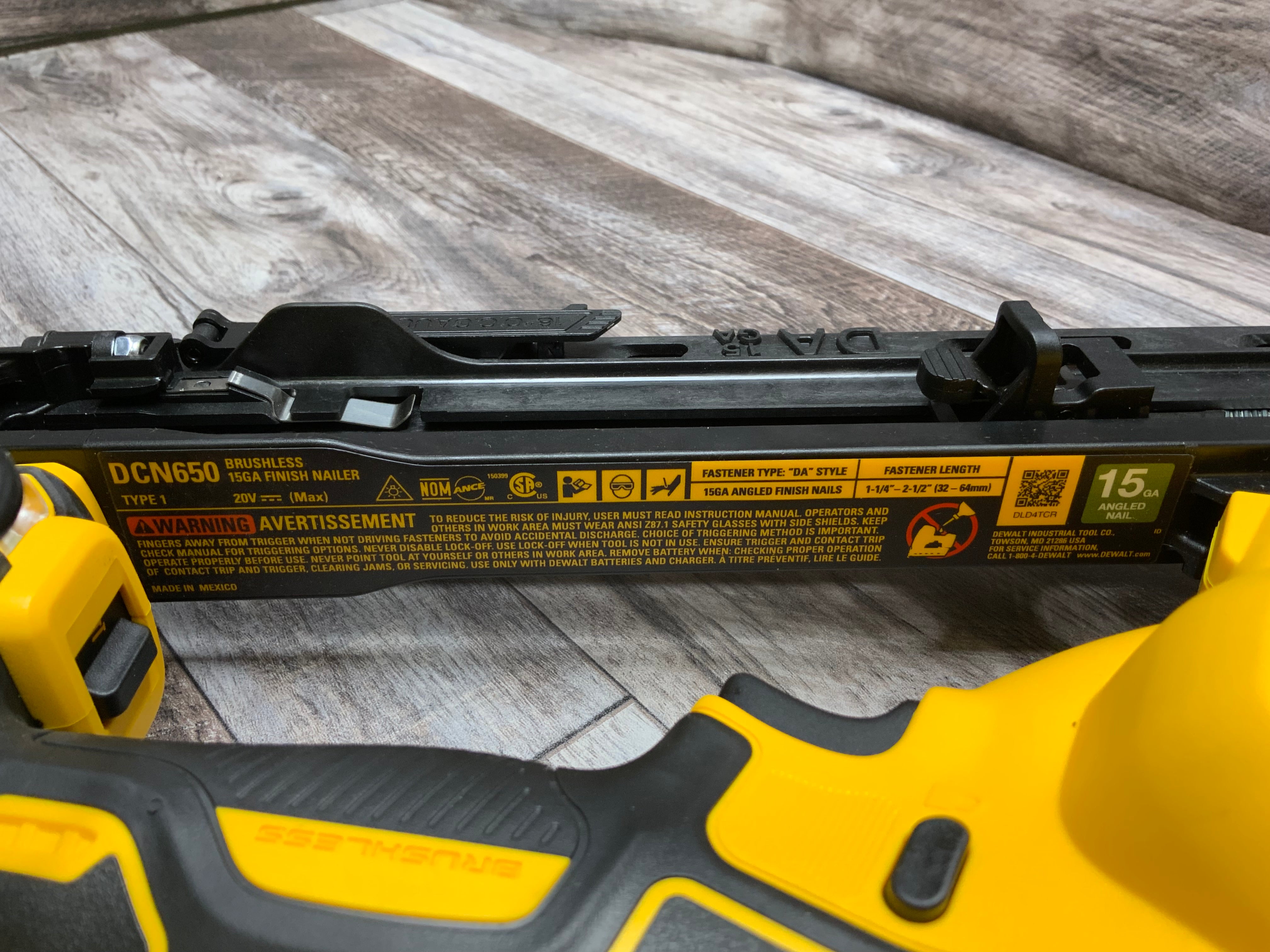 DEWALT 20V MAX Finish Nailer Kit, Angled, 15GA, Battery (DCN650D1) *FO