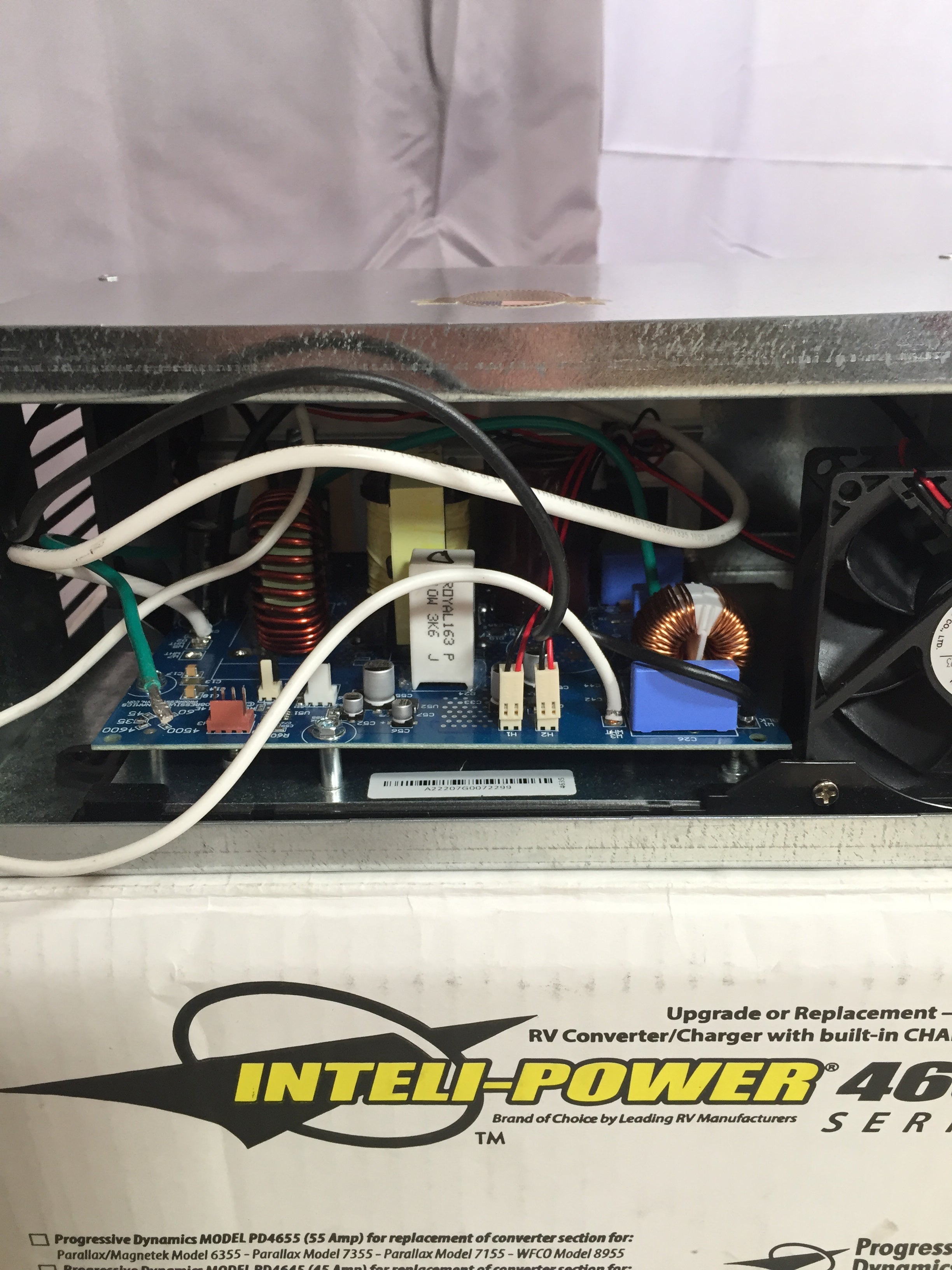 Progressive Dynamics PD4635V Inteli-Power 4600 Series Converter/Charger 35 Amp (8039748501742)