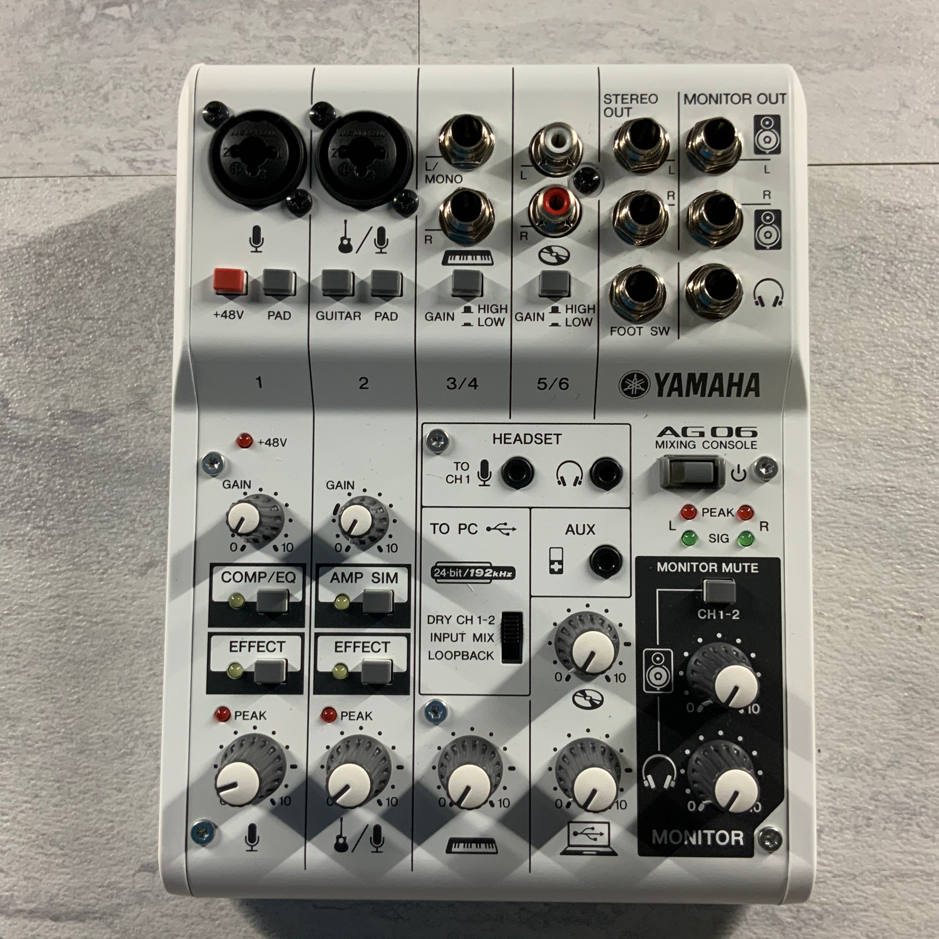 Yamaha AG06 6-Channel Mixer / 2 Microphone , White (6961434329271)