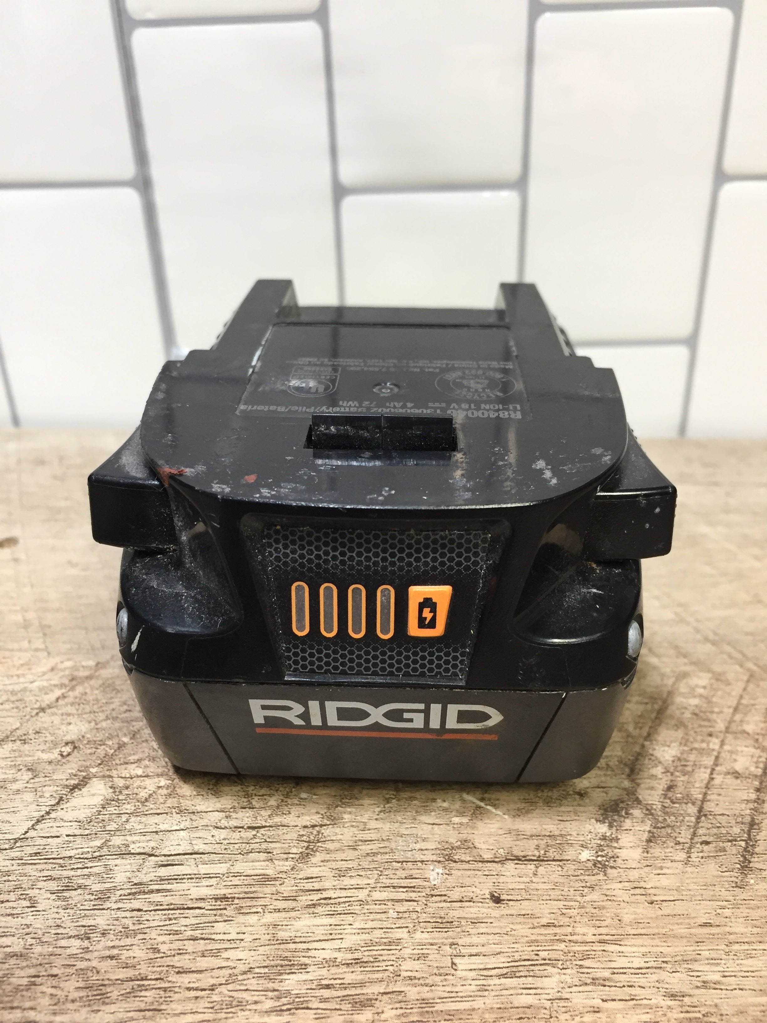 **PARTS ONLY** Genuine Ridgid R840040 18V 4Ah MAX Lithium Battery **DEFECTIVE** (7198039933166)