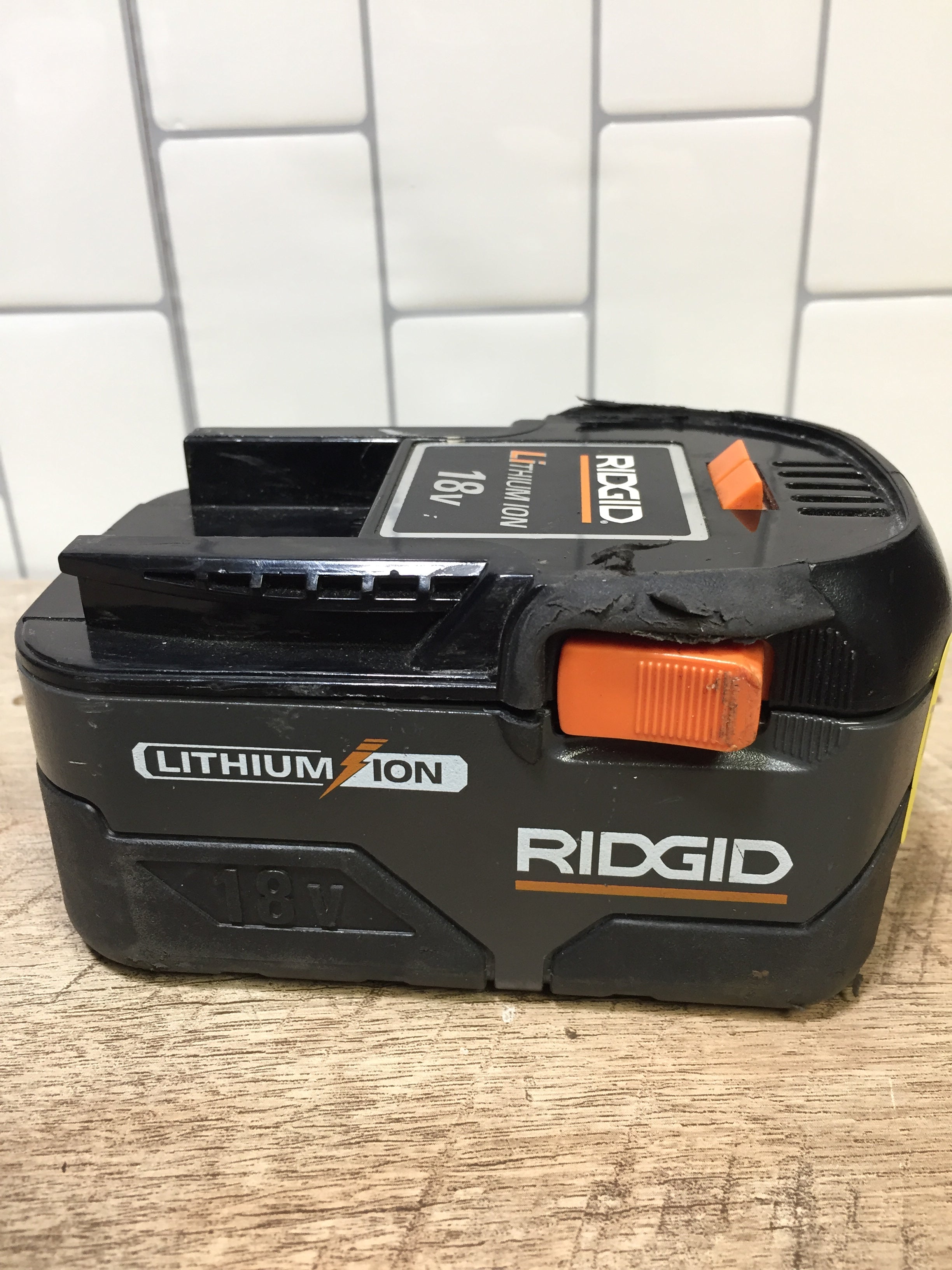**PARTS ONLY** Genuine Ridgid R84008 18V Lithium Battery **DEFECTIVE** (7198043209966)