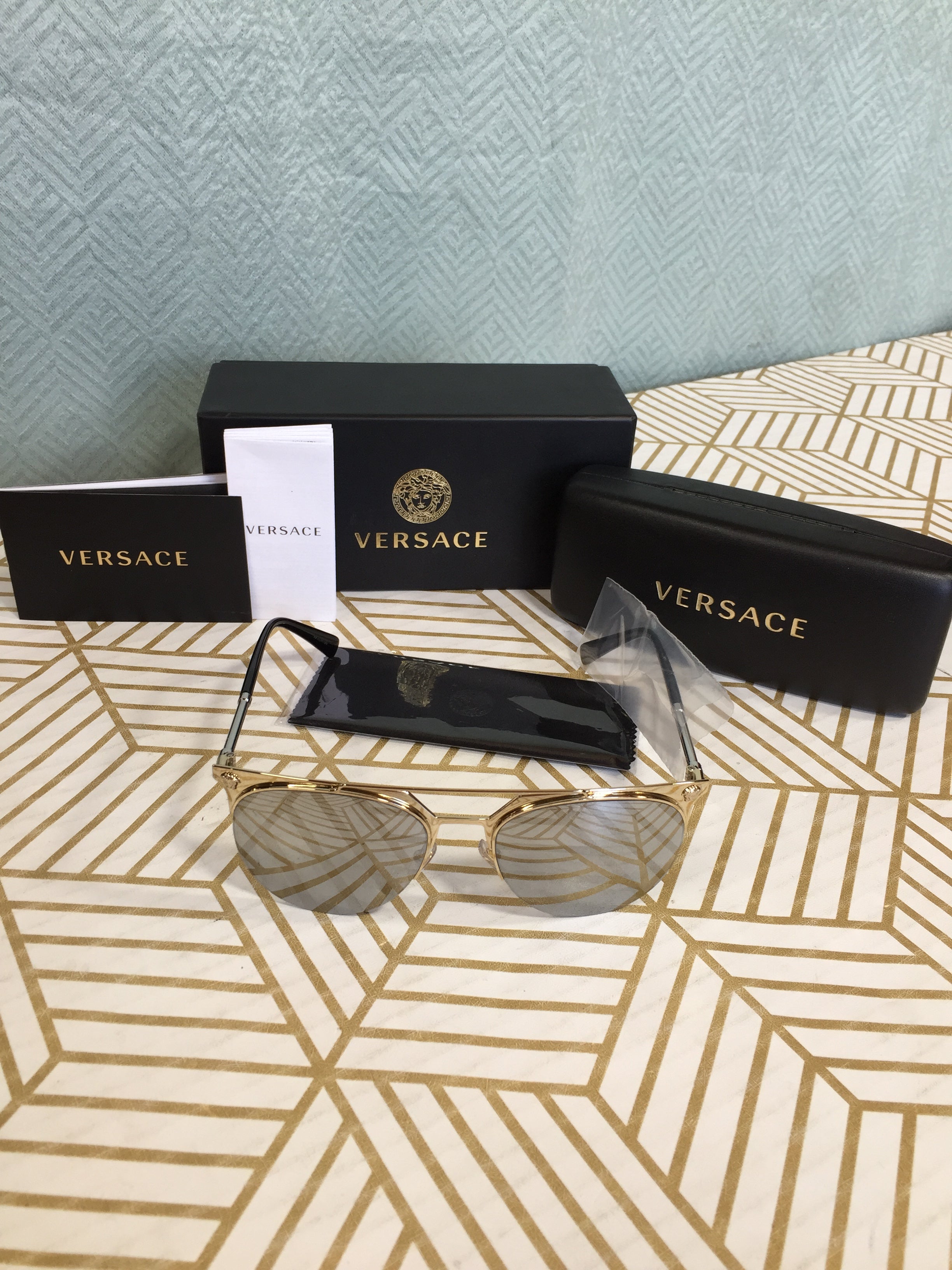 Versace Men VE2181 57 Sunglasses 57mm *EXCELLENT CONDITION* (Pale Gold) (7883789435118)