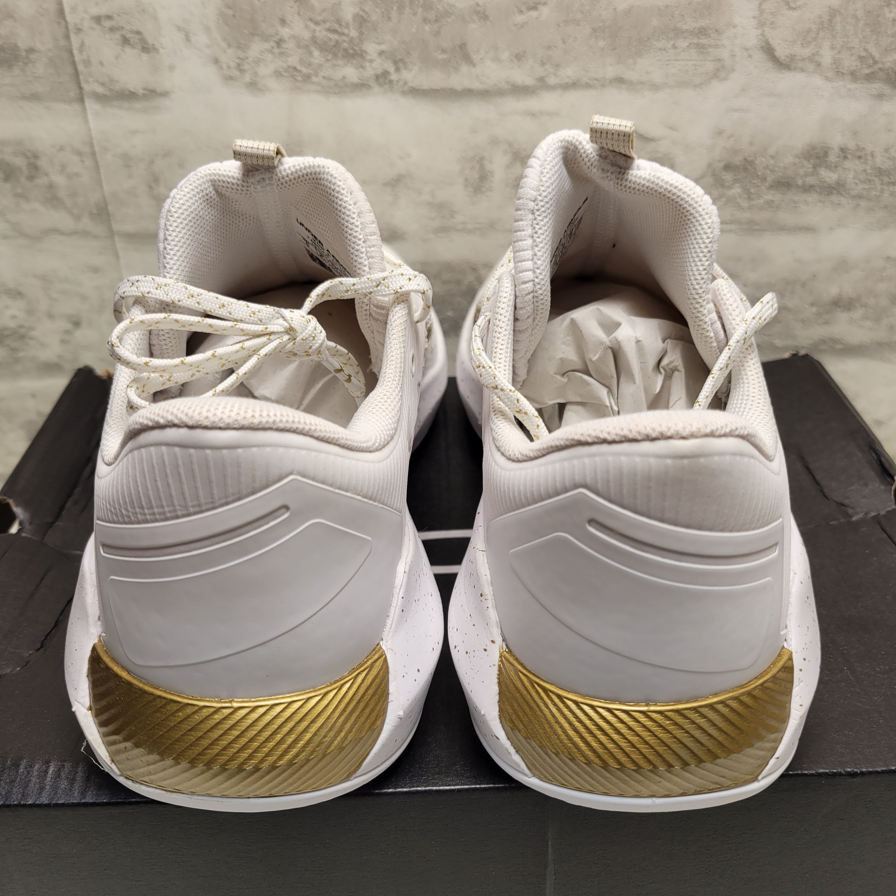 Under Armour Women's Block City 2.0 Volleyball Shoe (9, White/Metallic Gold) (7911613333742)