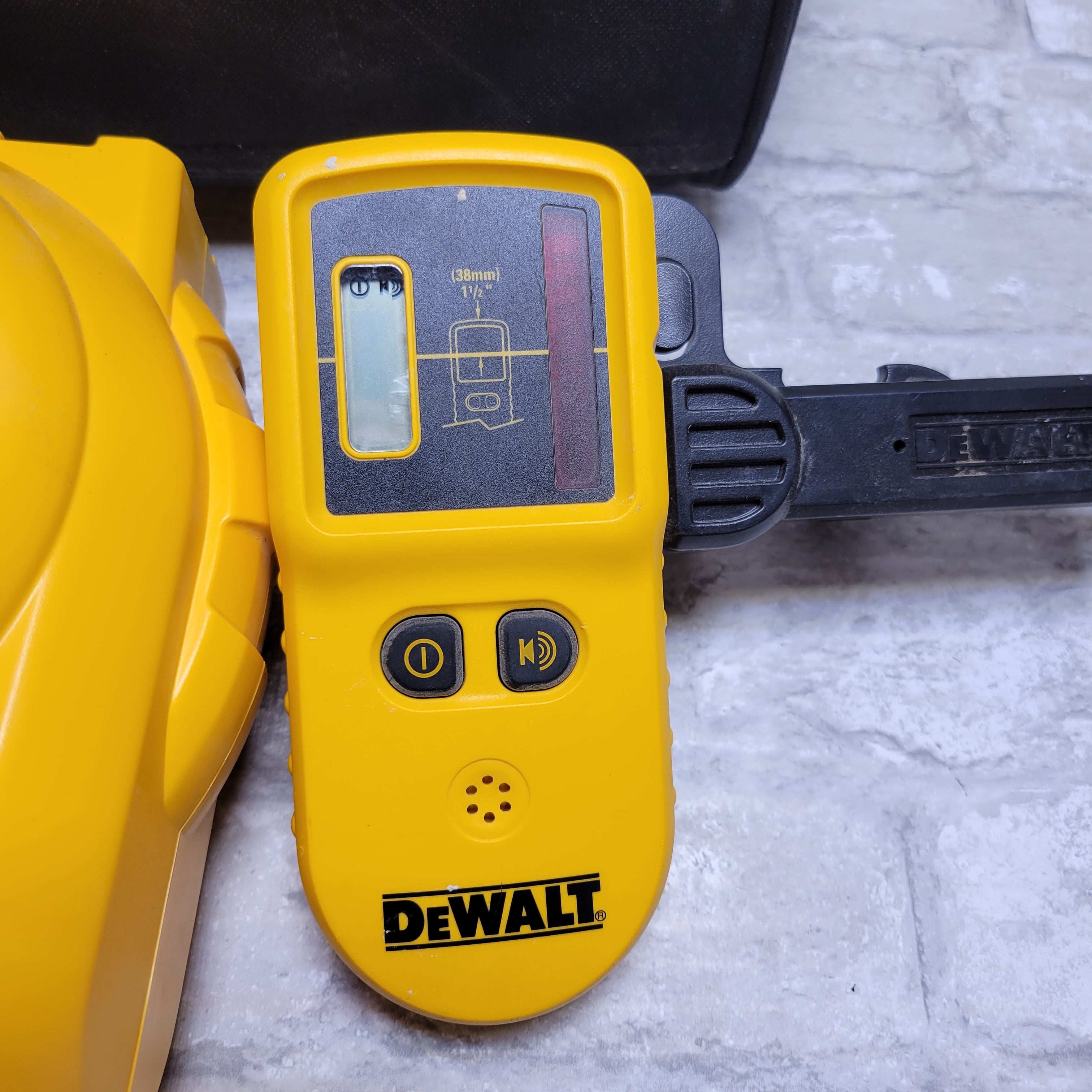 DeWALT DW074 Cordless Self Leveling Rotary Laser with DW0742 Laser Det
