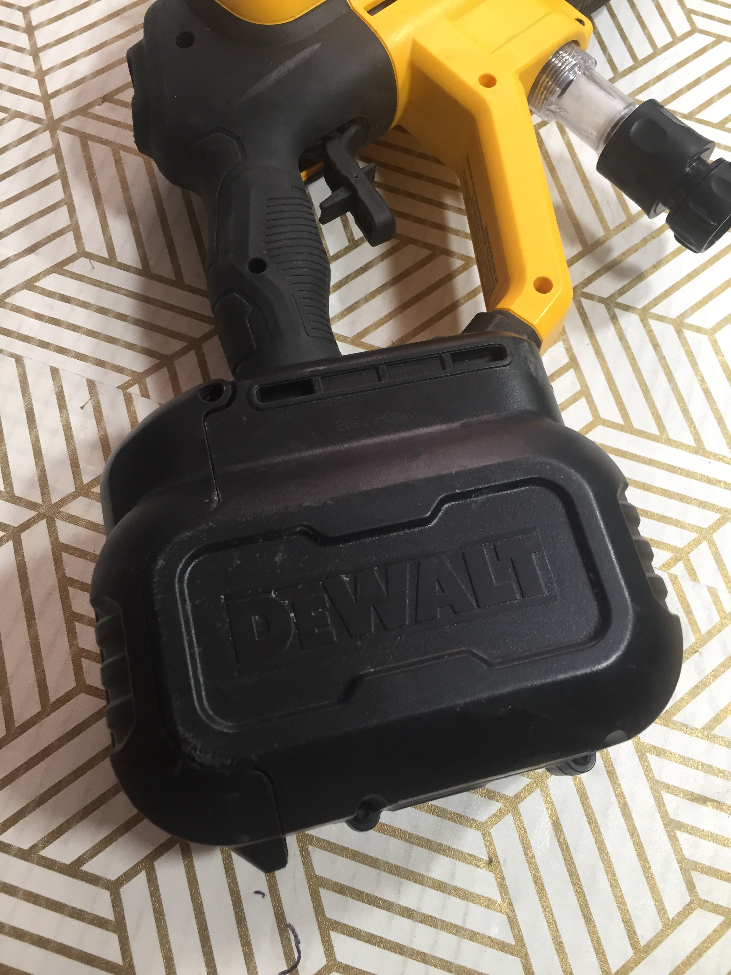 DEWALT DCPW550 Cordless Pressure Washer Power Cleaner, 550-PSI, 1.0 GP