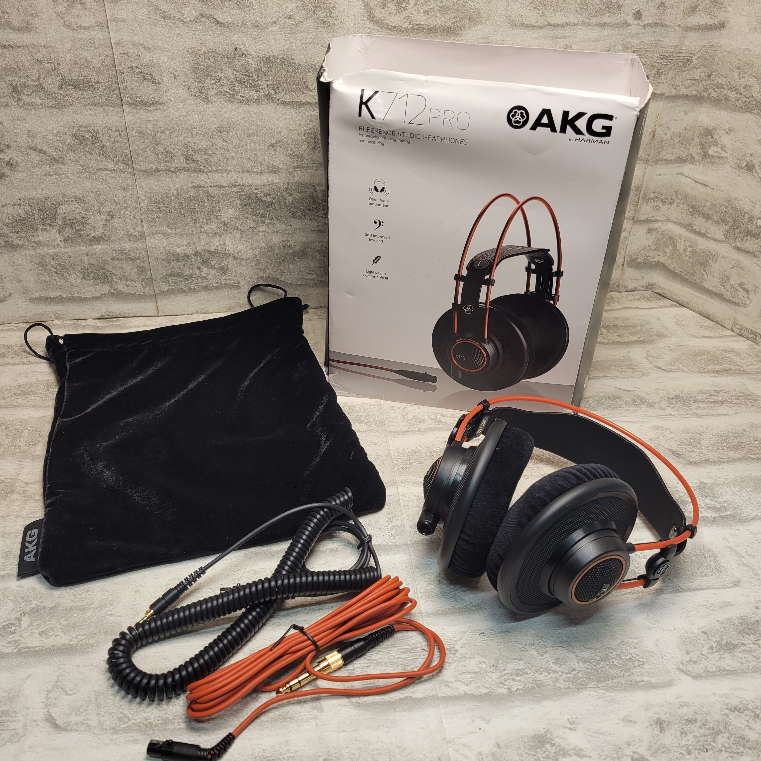 AKG Pro Audio K712 PRO Over-Ear, Reference Studio Headphones (K712 PRO) (7837185114350)