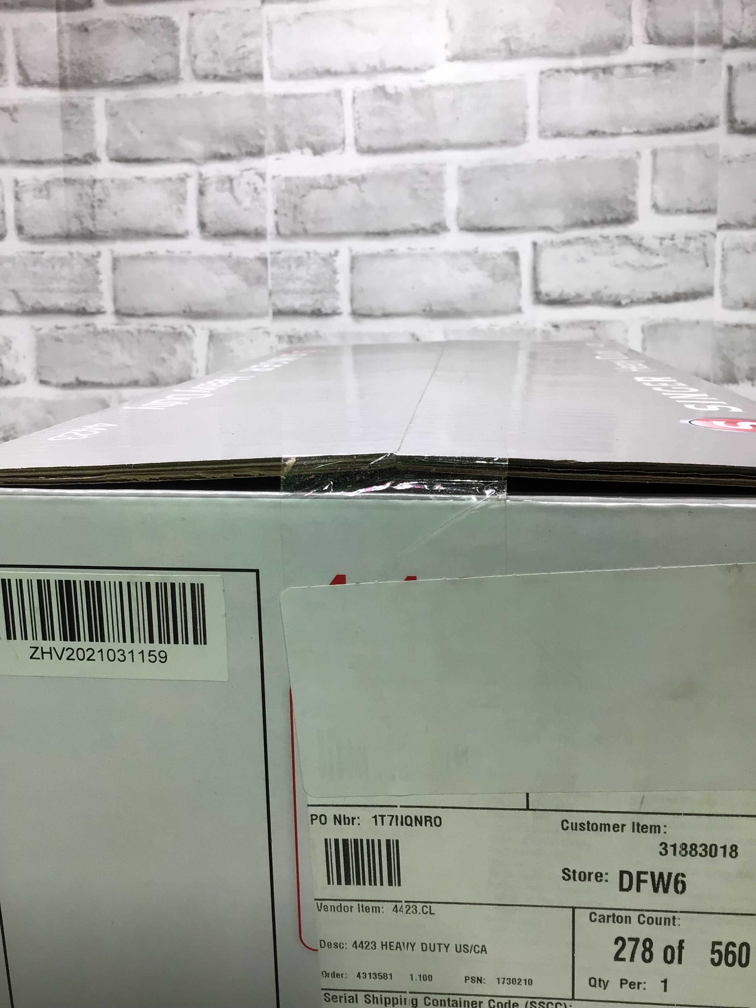 SINGER 4423 Heavy Duty Sewing Machine With Included Accessory Kit