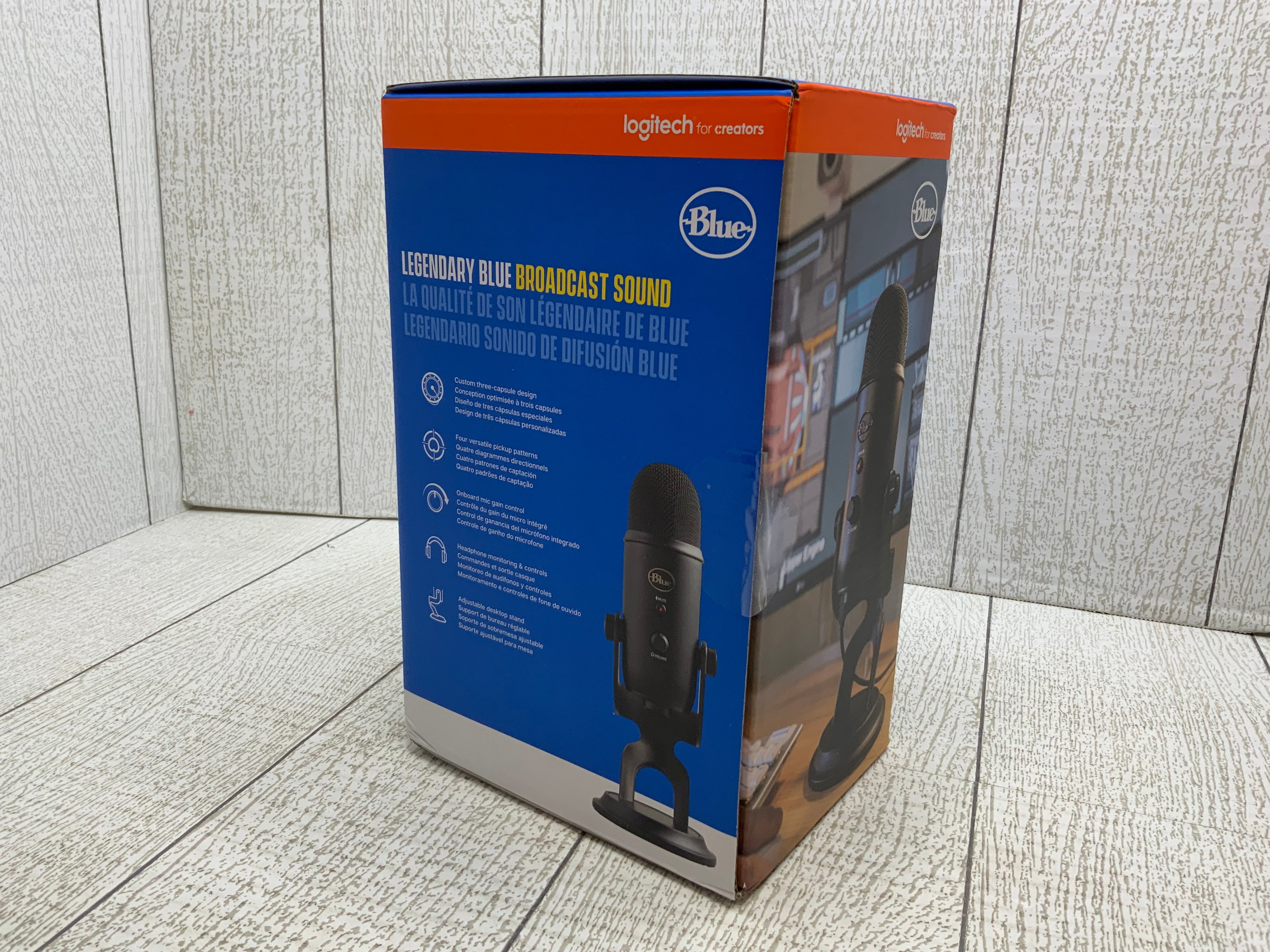 Blue Yeti USB Microphone for PC, Mac, Gaming, Recording, Streaming, Podcasting (8055276404974)