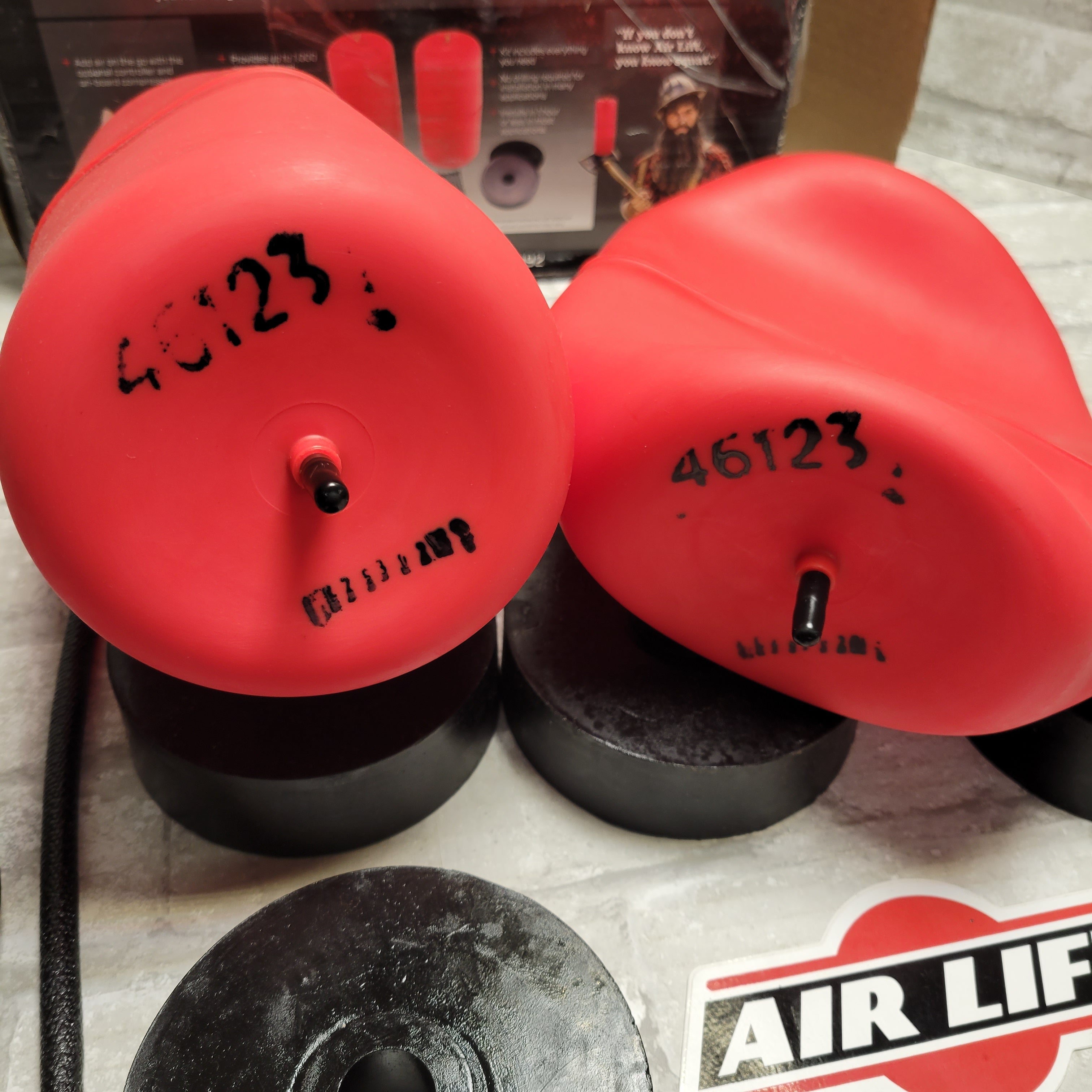 AIR LIFT 61792 1000 Series Rear Air Spring Kit *MISSING PARTS* (8037929615598)