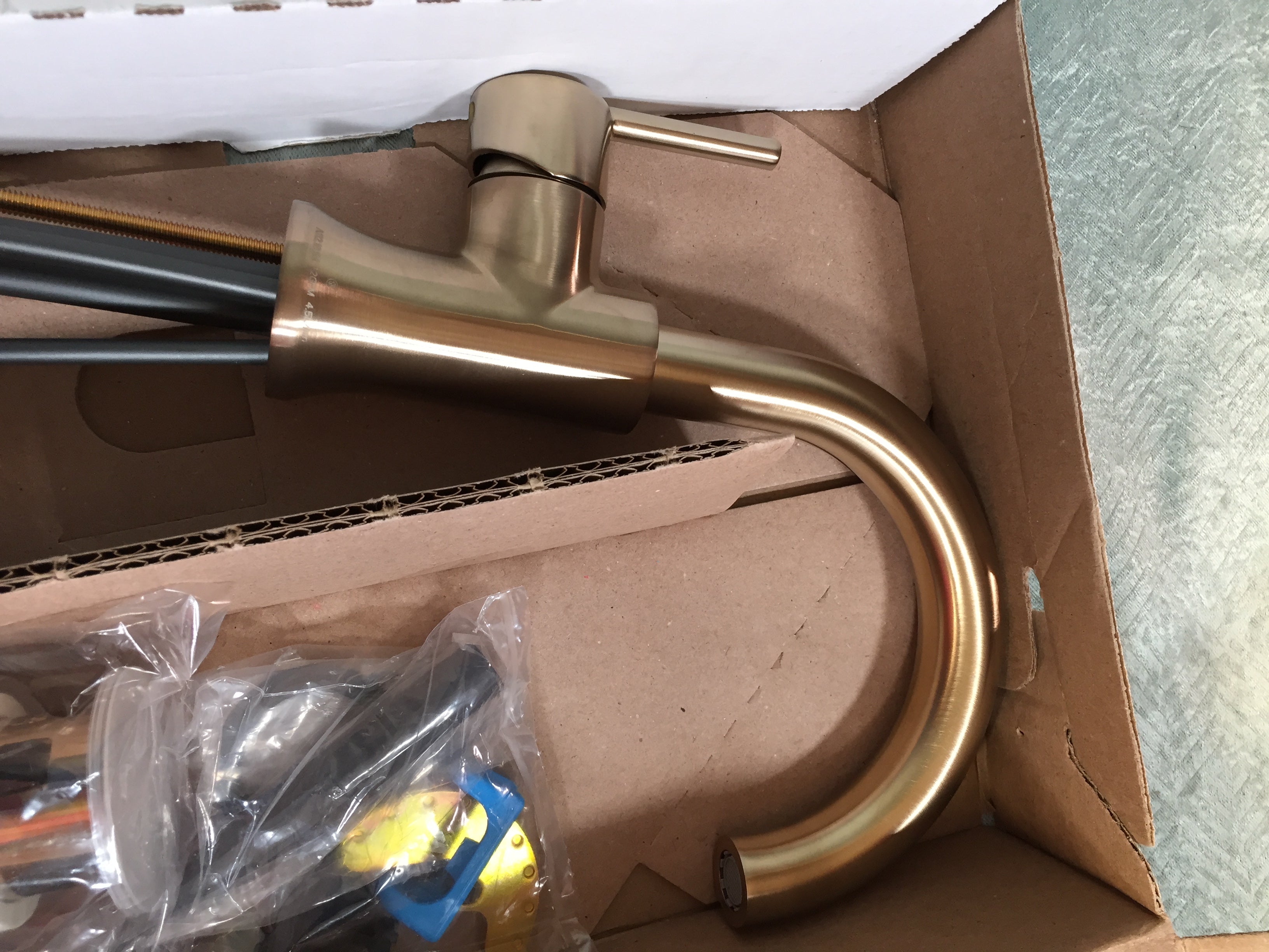 Delta Trinsic Single Hole Bathroom Faucet, Champagne Bronze 559HA-CZ-DST (7649970913518)