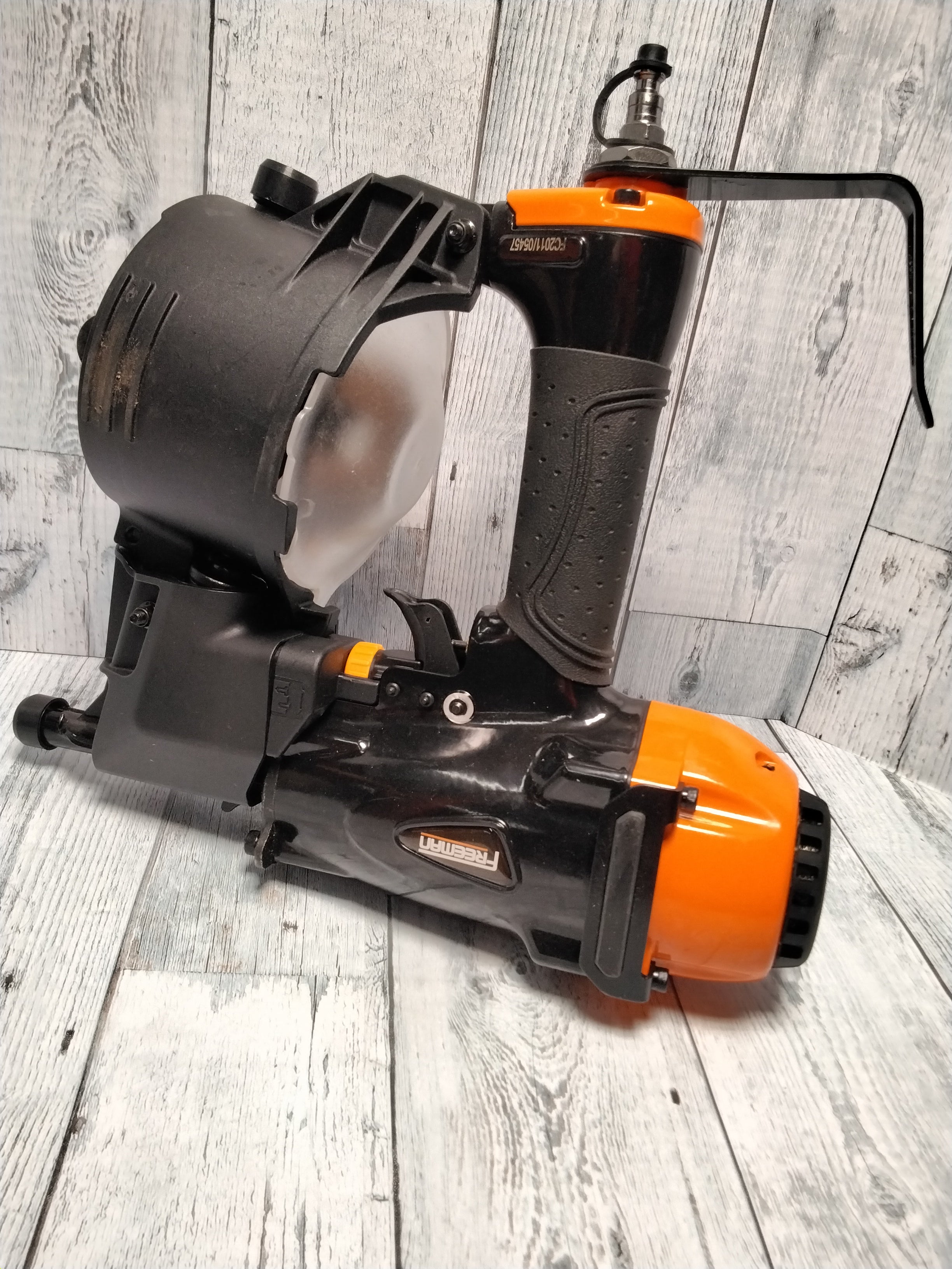 Freeman Coil Siding Fencing Nailer Ergonomic & Lightweight Pneumatic N