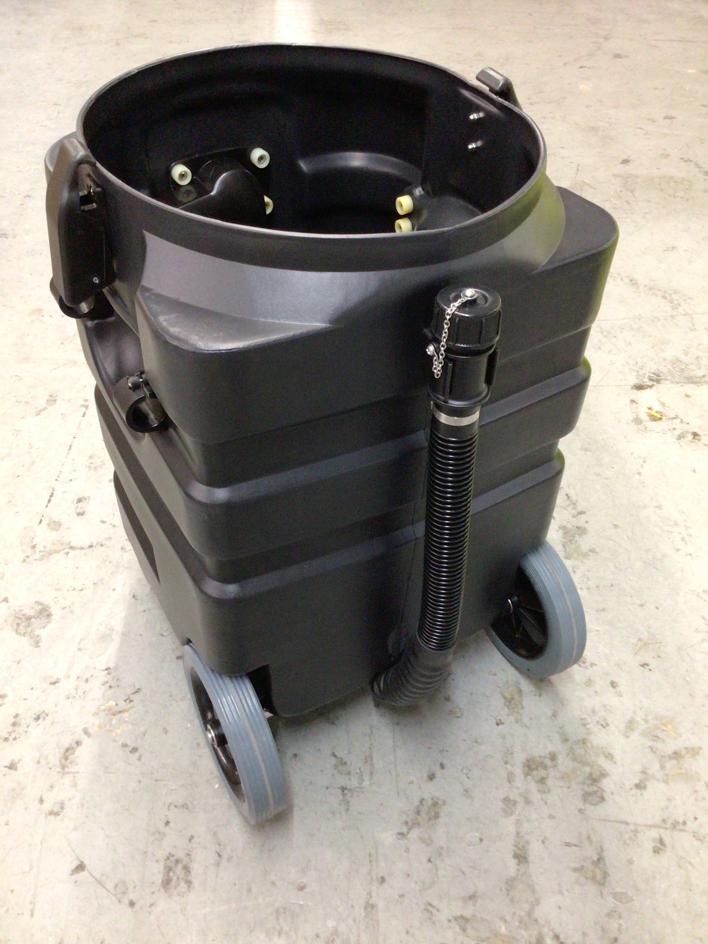Tornado 3527AA-01-B 17 Gallon Tank, Black **OPEN BOX - READ** (8130624520430)