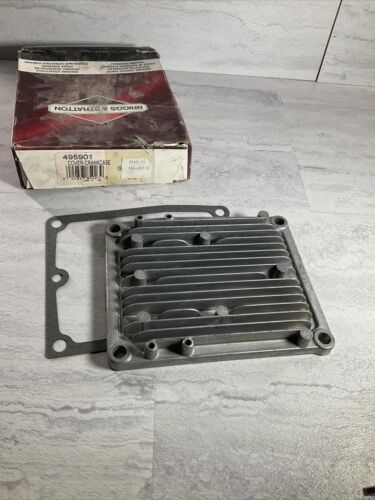 Briggs & Stratton OPPOSED CYLINDER Engine Crankcase Cover 495901 NOS (6922815996087)