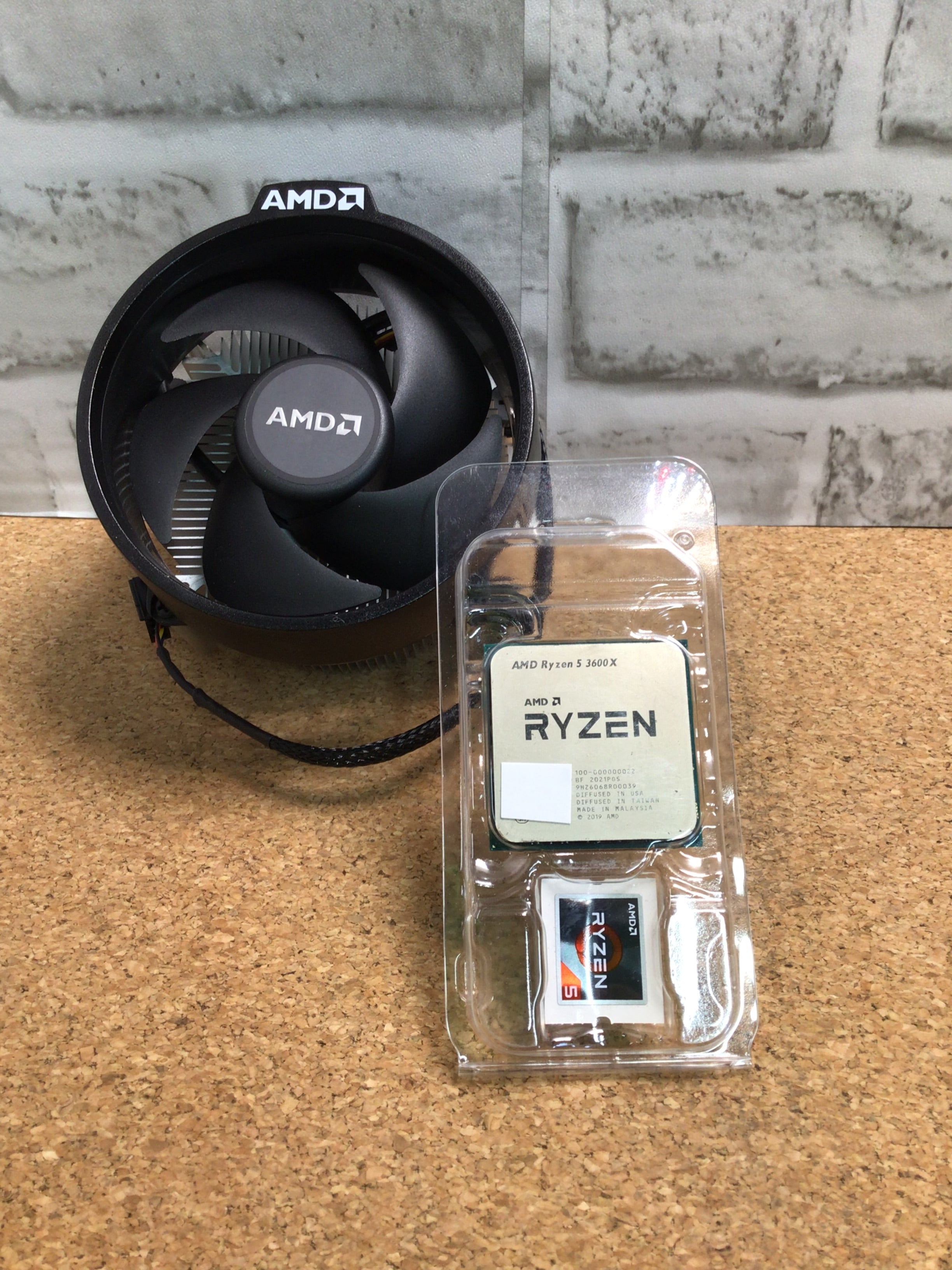 *Used* AMD Ryzen 5 3600X 6-Core, 12-Thread Desktop Processor/Wraith Spire Cooler (7883746541806)
