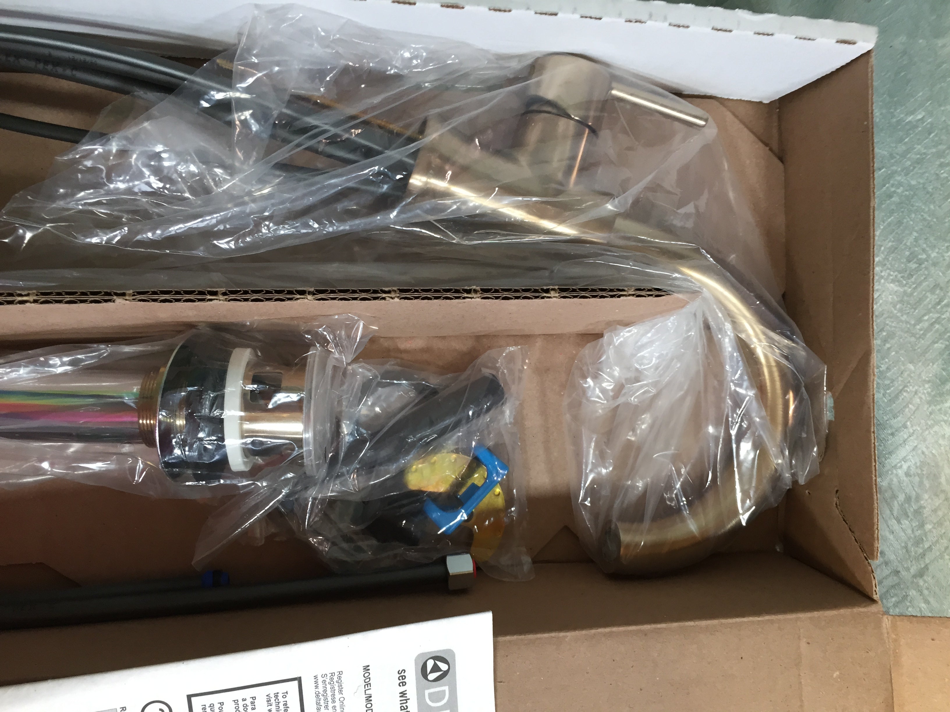 Delta Trinsic Single Hole Bathroom Faucet, Champagne Bronze 559HA-CZ-DST (7649970913518)