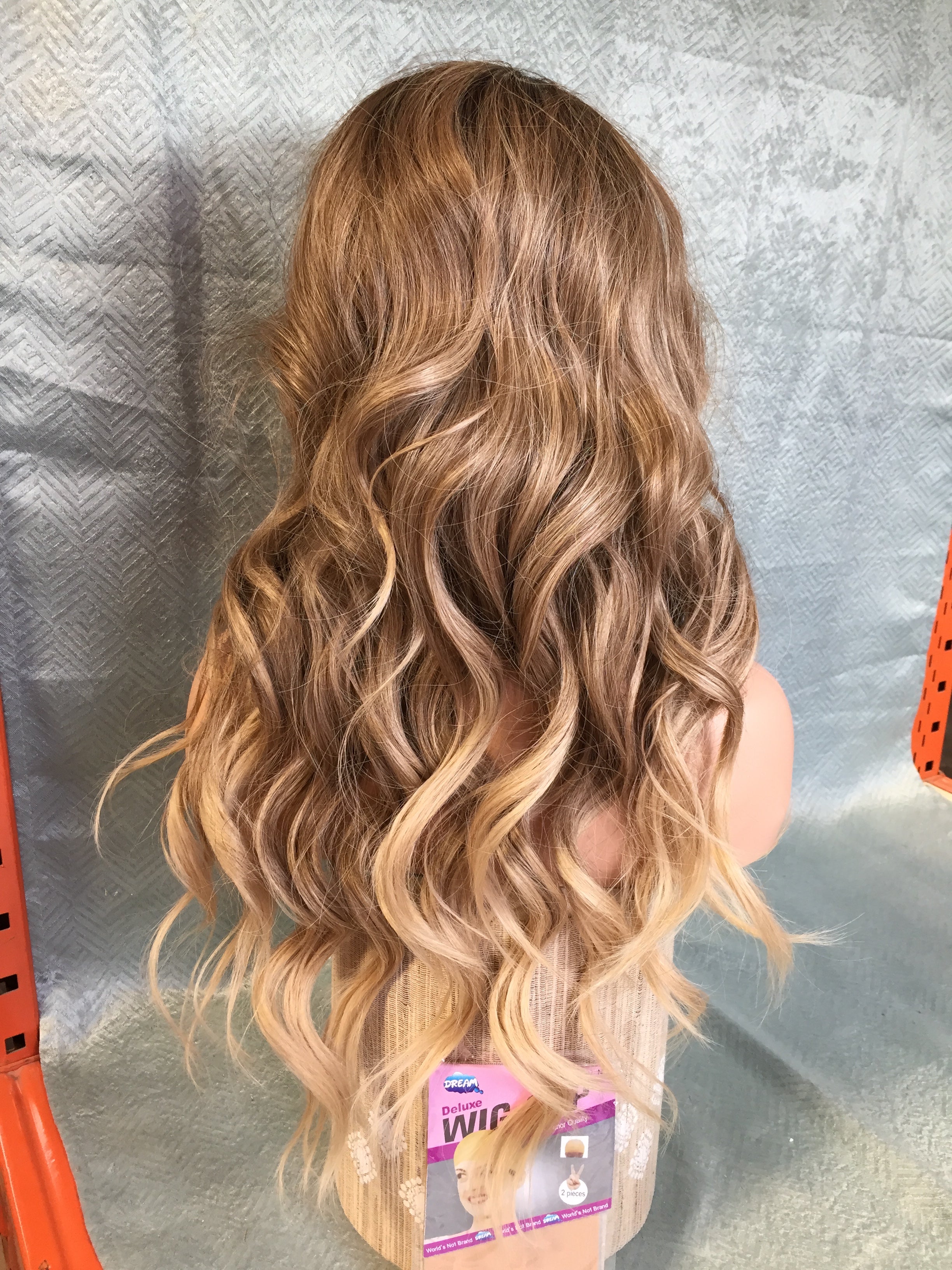 AISI Queens Long Wavy 24 Inch Ombre Blonde with Middle Part - Synthetic (7611610562798)