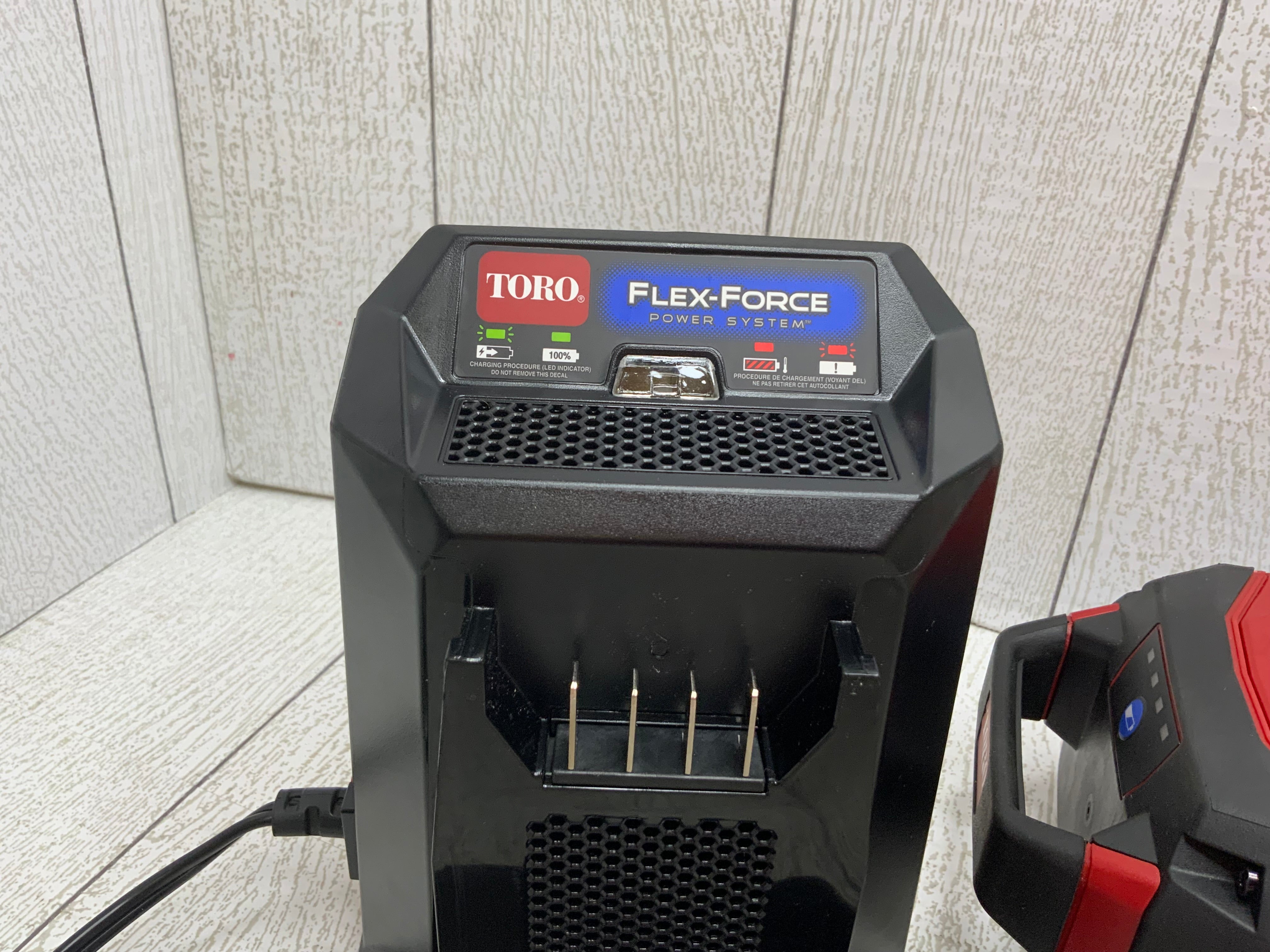 Toro Flex-Force 60V Max 7.5 Ah L405 Lithium-Ion Battery & Flex-Force Charger (8057193201902)