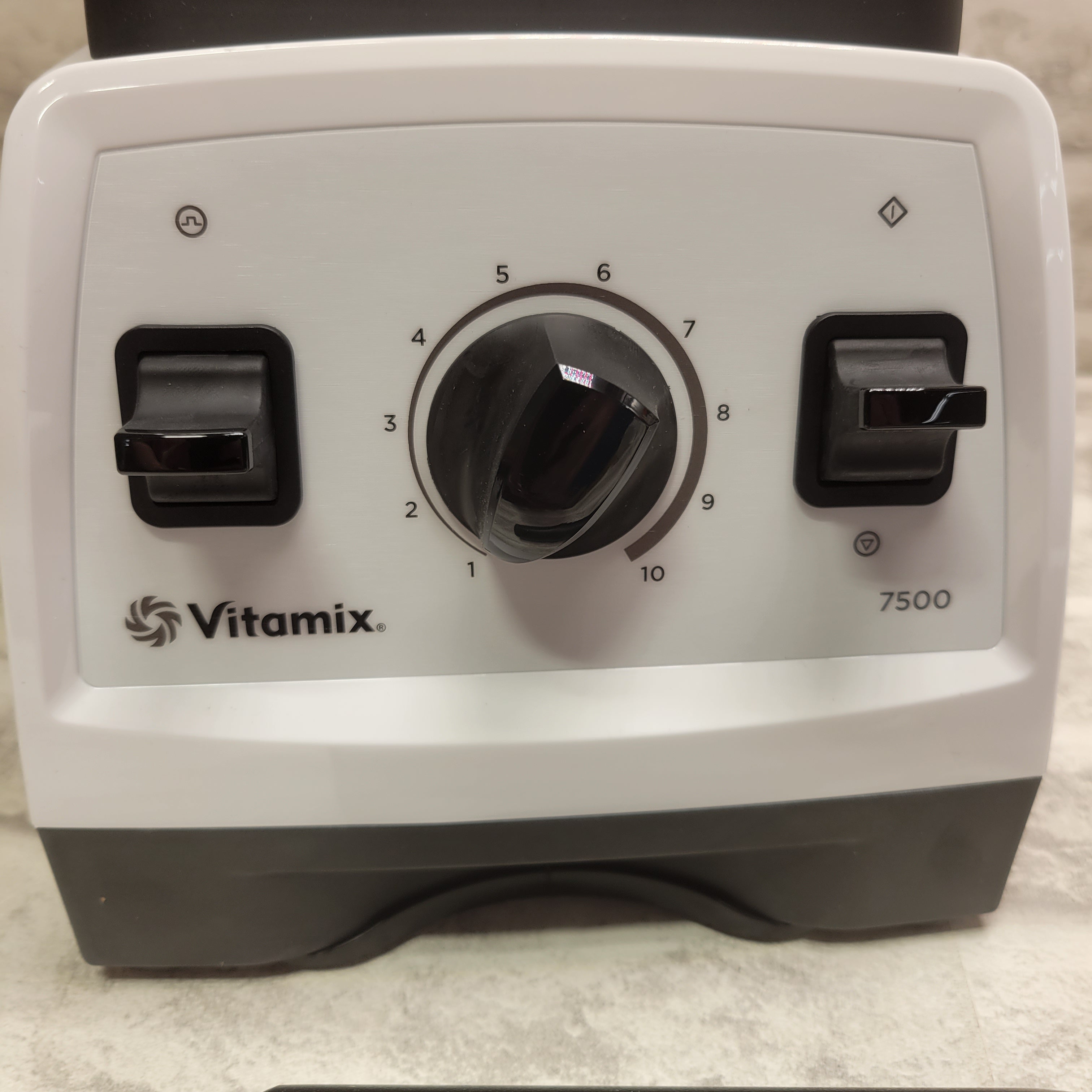 Vitamix 7500 Blender, Professional-Grade, 64 oz. Low-Profile Container, White (7723413274862)