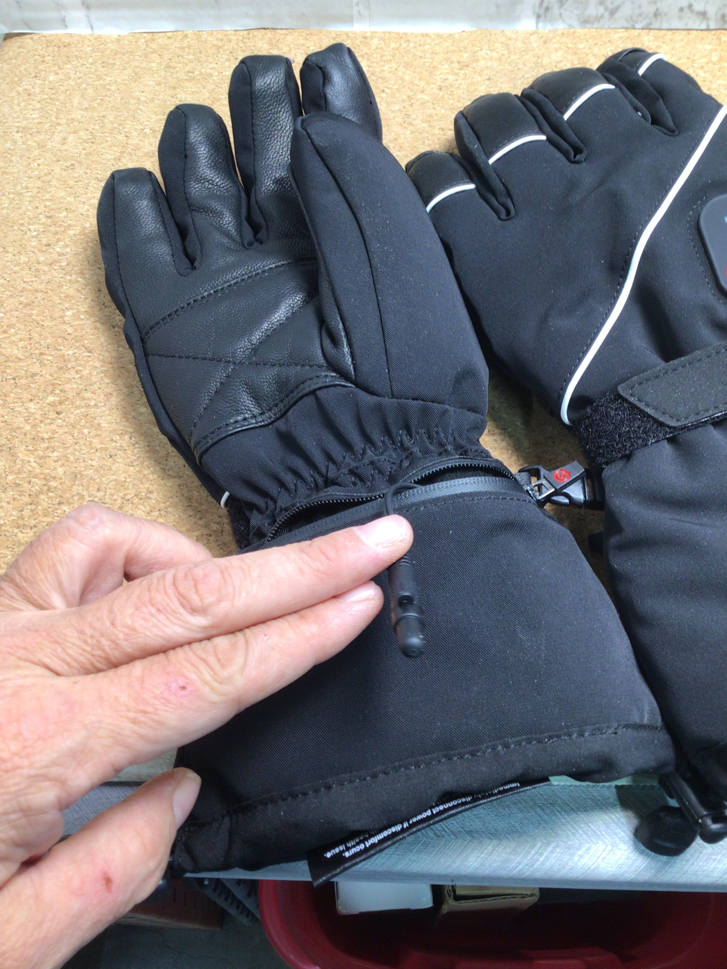 SAVIOR HEAT Heated Gloves M&W, Size 8, Rechargeable Skiing & Snowboarding Gloves (7846957089006)