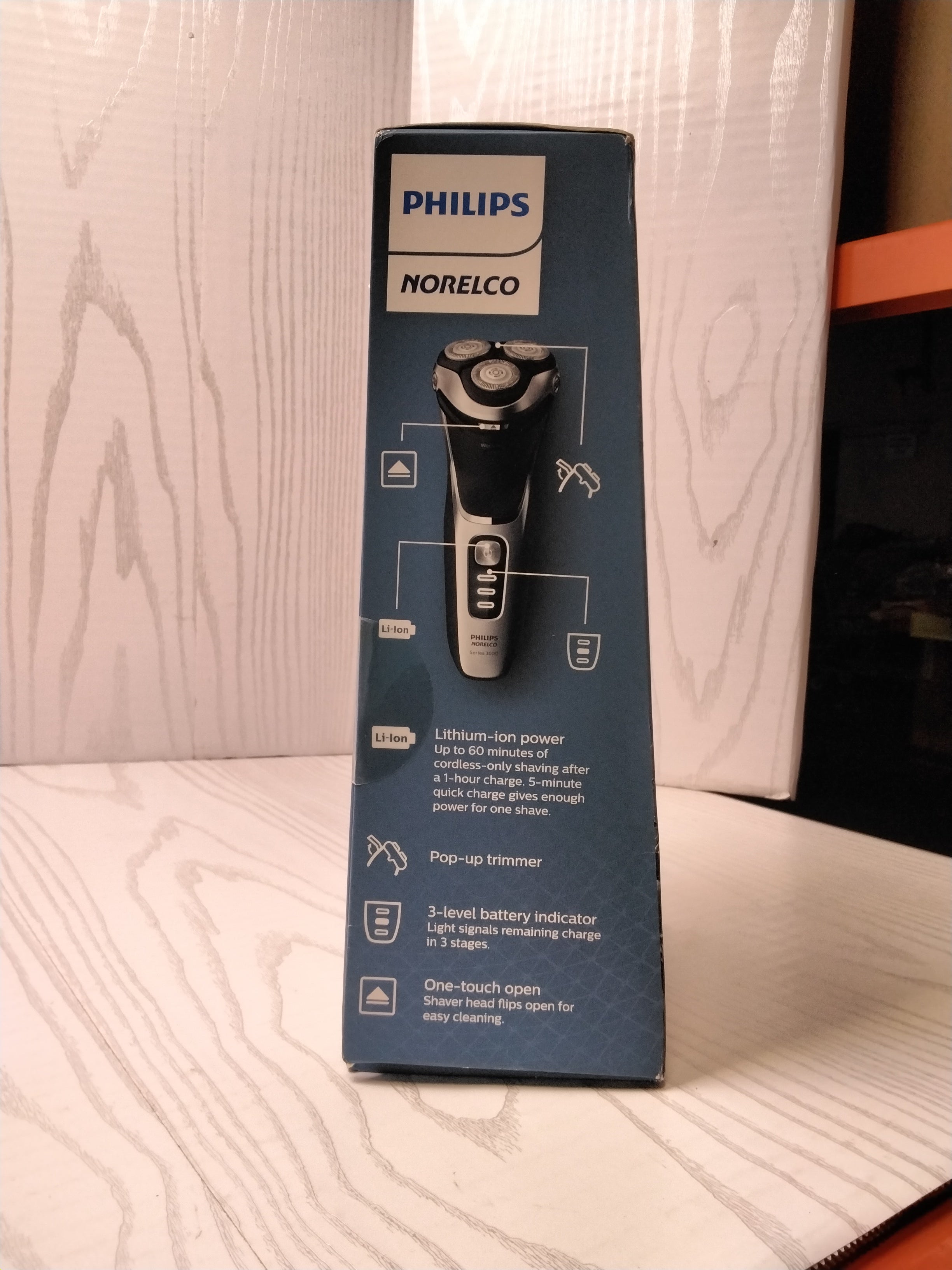 Philips Norelco Shaver 3800, Rechargeable Wet & Dry Shaver, Space Gray, S3311/85 (7753010086126)
