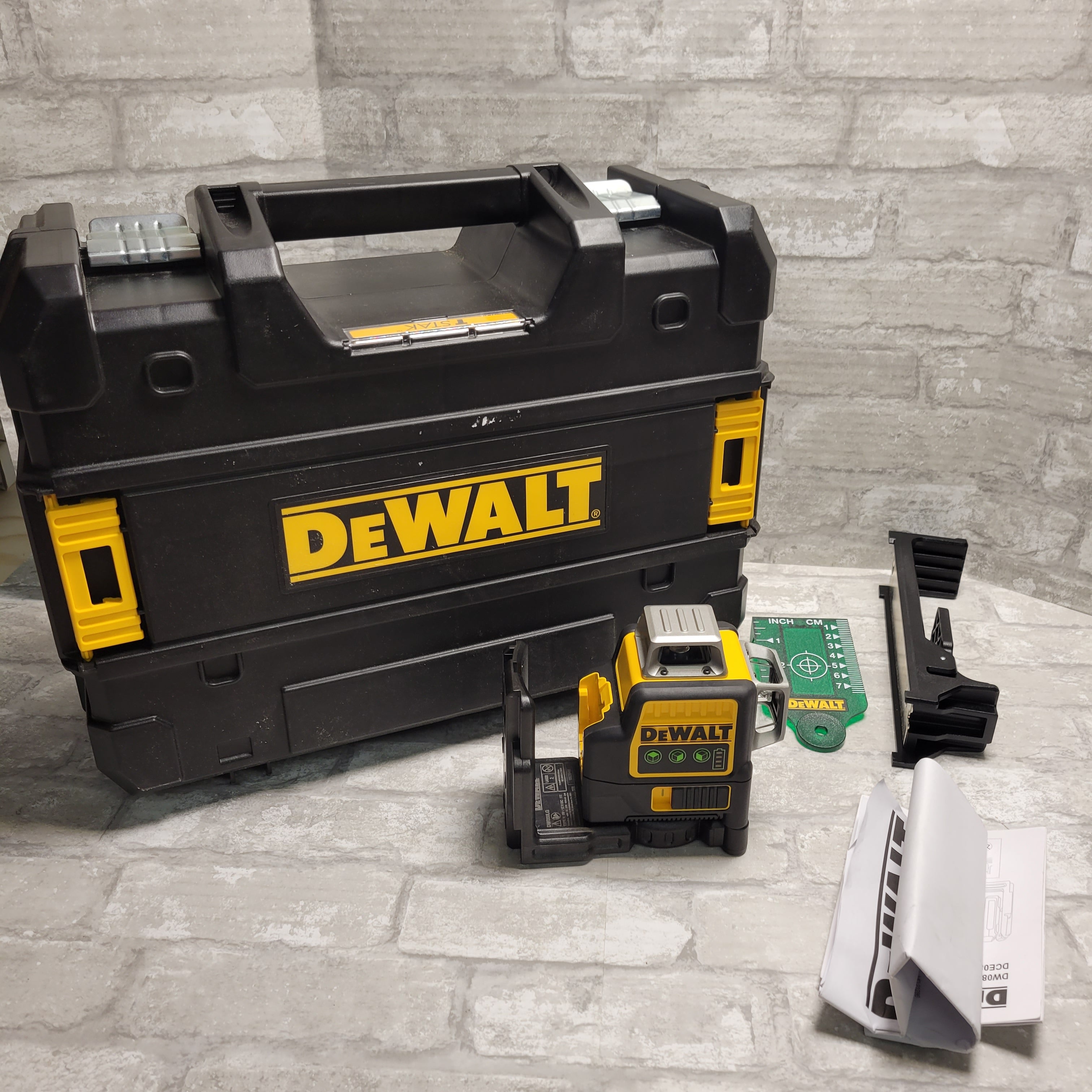 Dewalt DW089LG 12Volt 3 x 360Degree LithiumIon Green Line Laser *FO