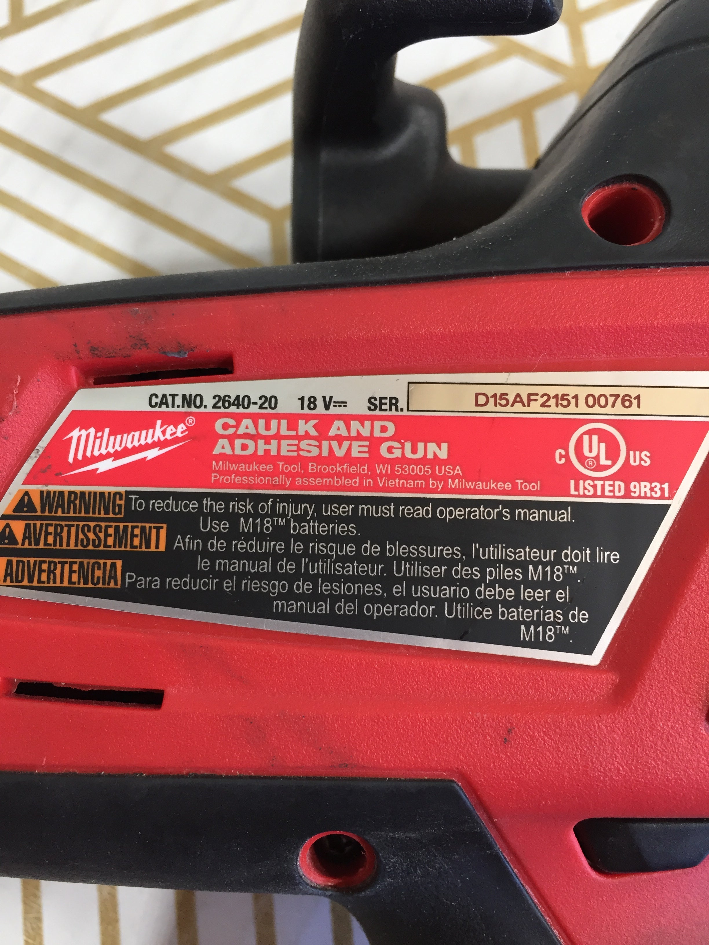 Genuine Milwaukee 264020 Caulk and Adhesive Gun USED TESTED