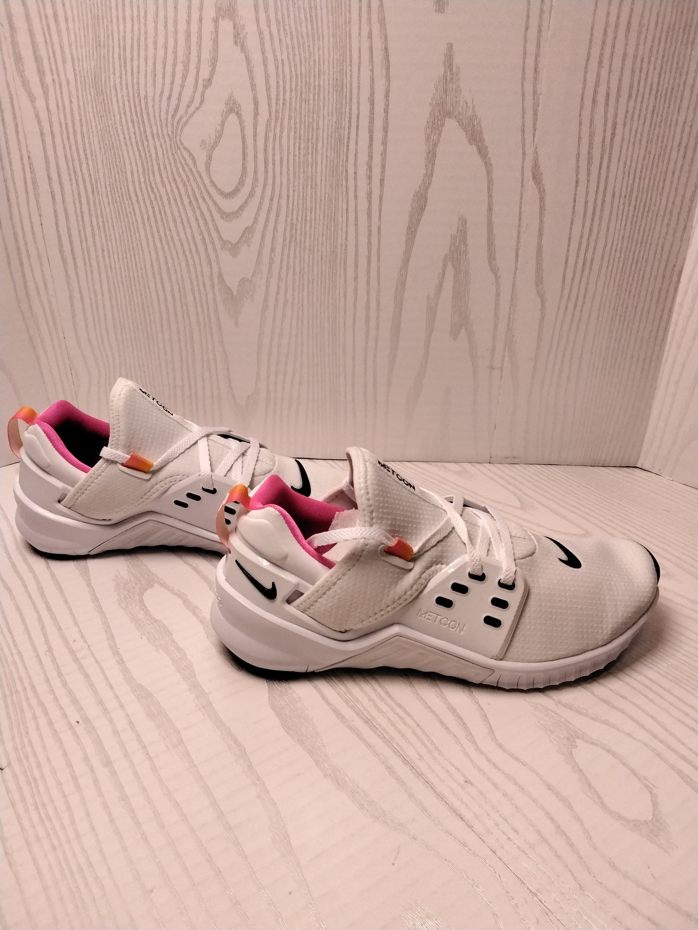 *NEW, PLEASE READ* Nike Metcon, Womens Size 7.5- White/Black-Laser Fushia (7763795607790)