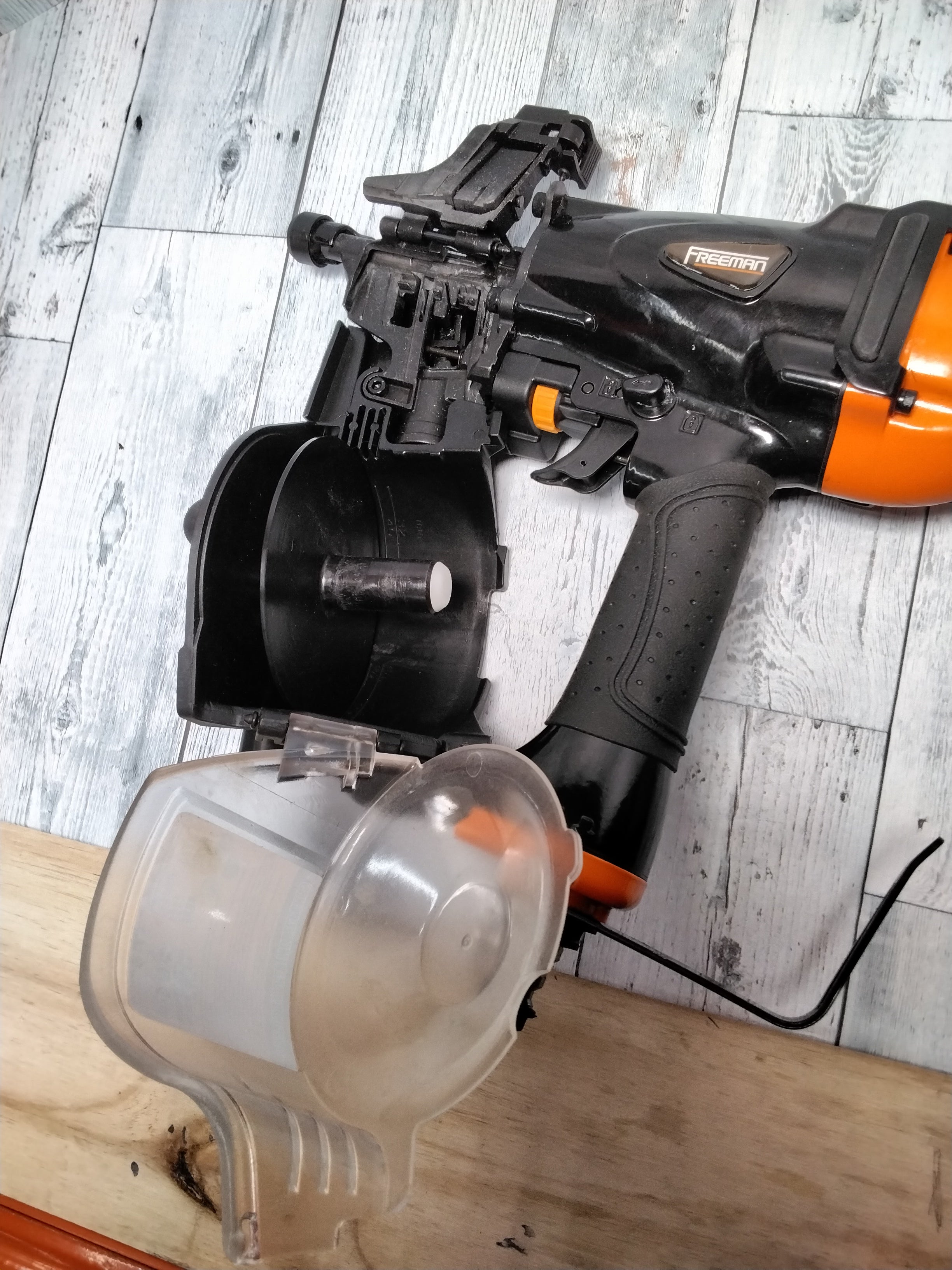 Freeman Coil Siding Fencing Nailer Ergonomic & Lightweight Pneumatic N