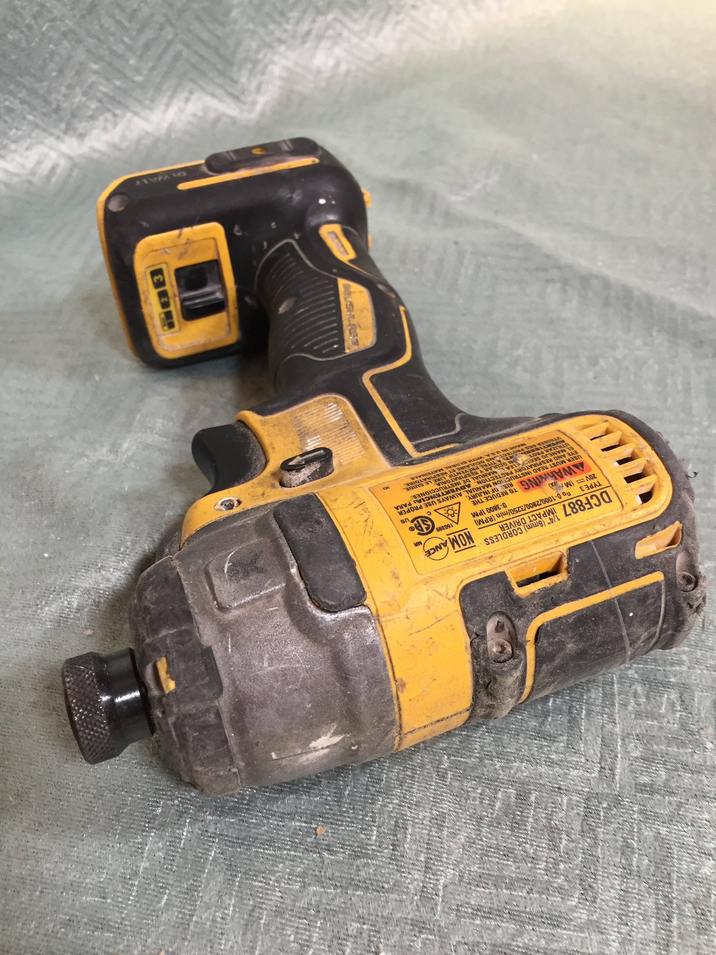 **PARTS ONLY** DEWALT DCF887 20V Impact Driver **DEFECTIVE** (7588153557230)