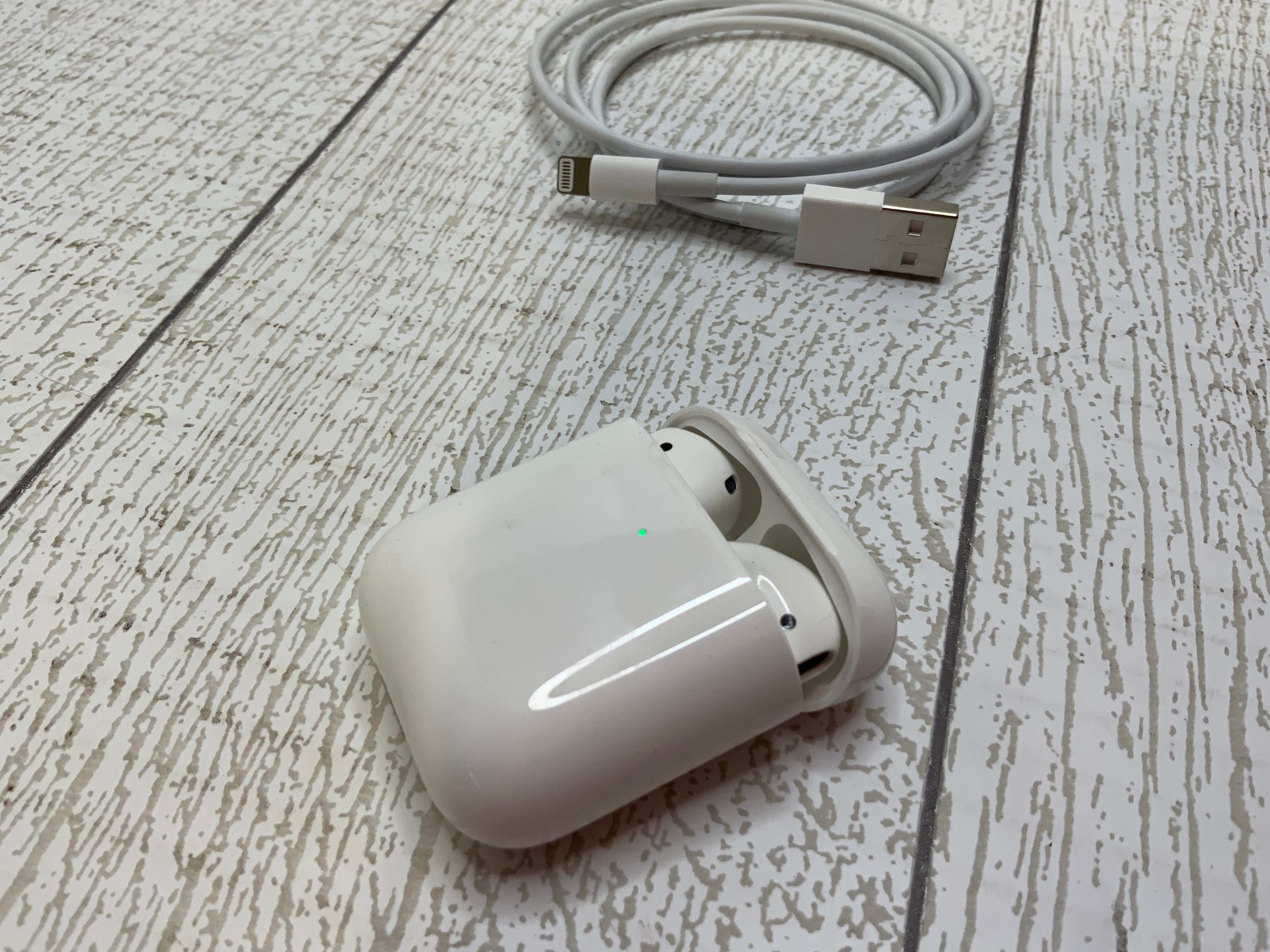Apple AirPods with Wireless Charging Case (7923801686254)