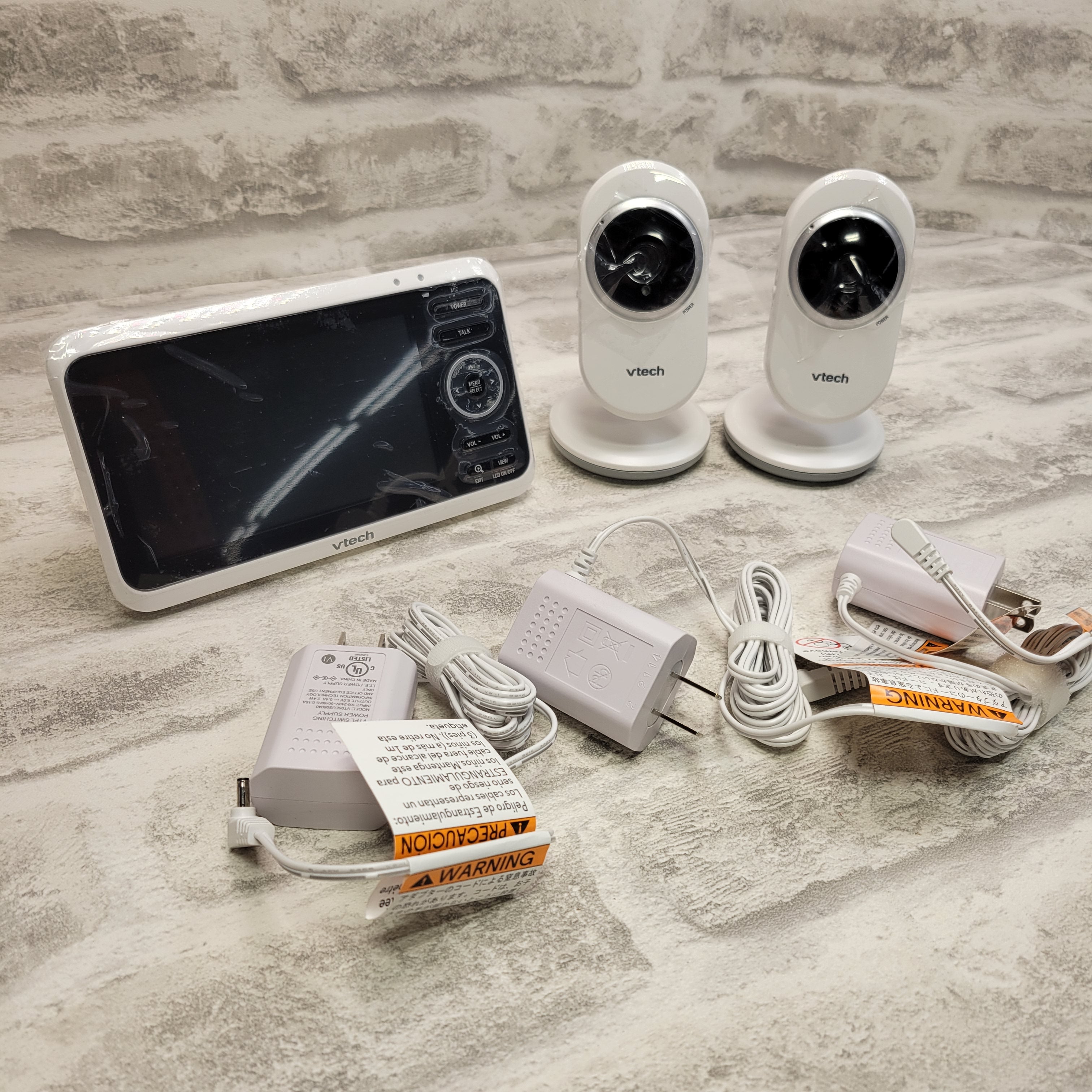 VTech VM3502 Video Monitor with Battery, 5" Screen, 2 Cameras