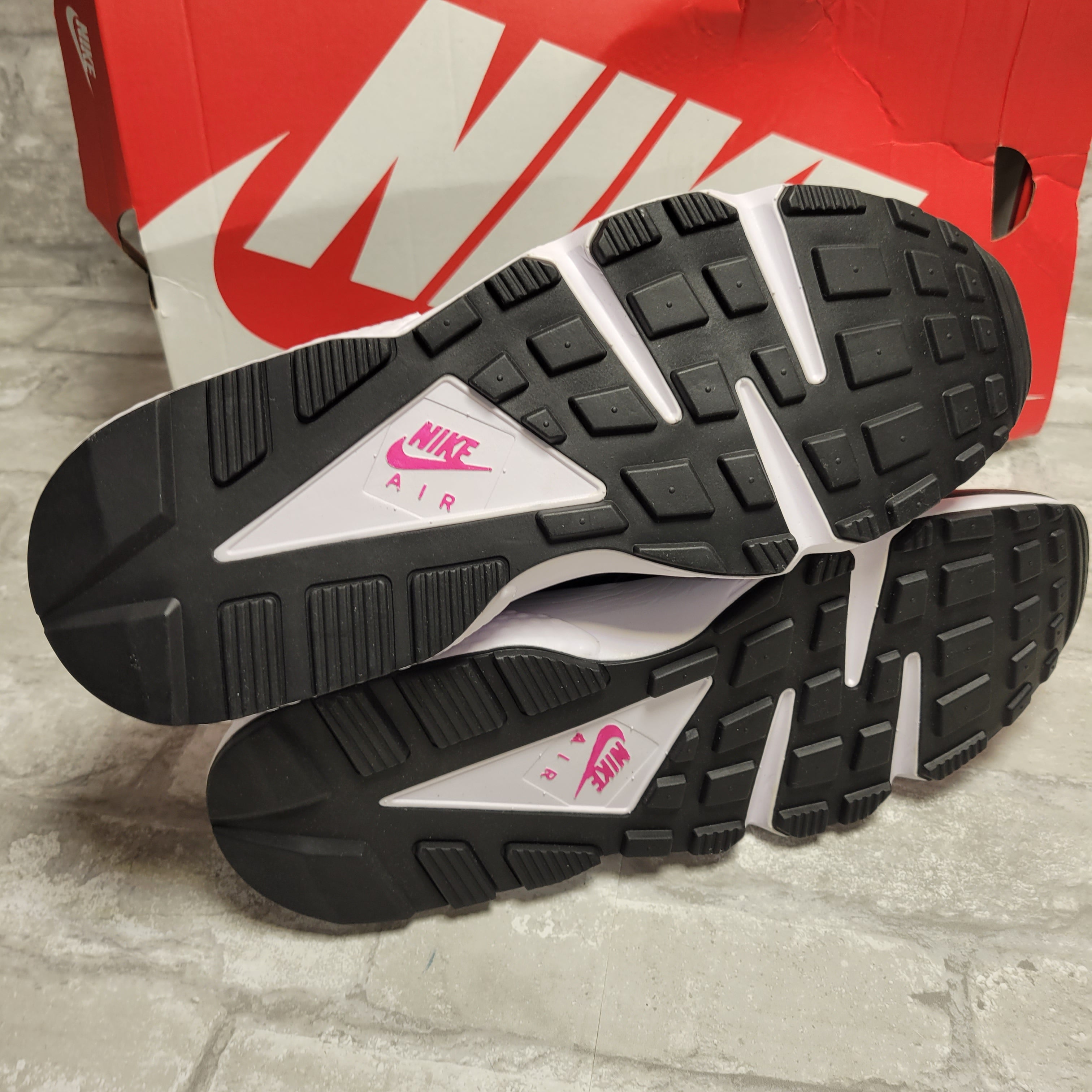 Nike Air Huarache Men's Shoes, Black/Pink, Size 11 (8068526604526)