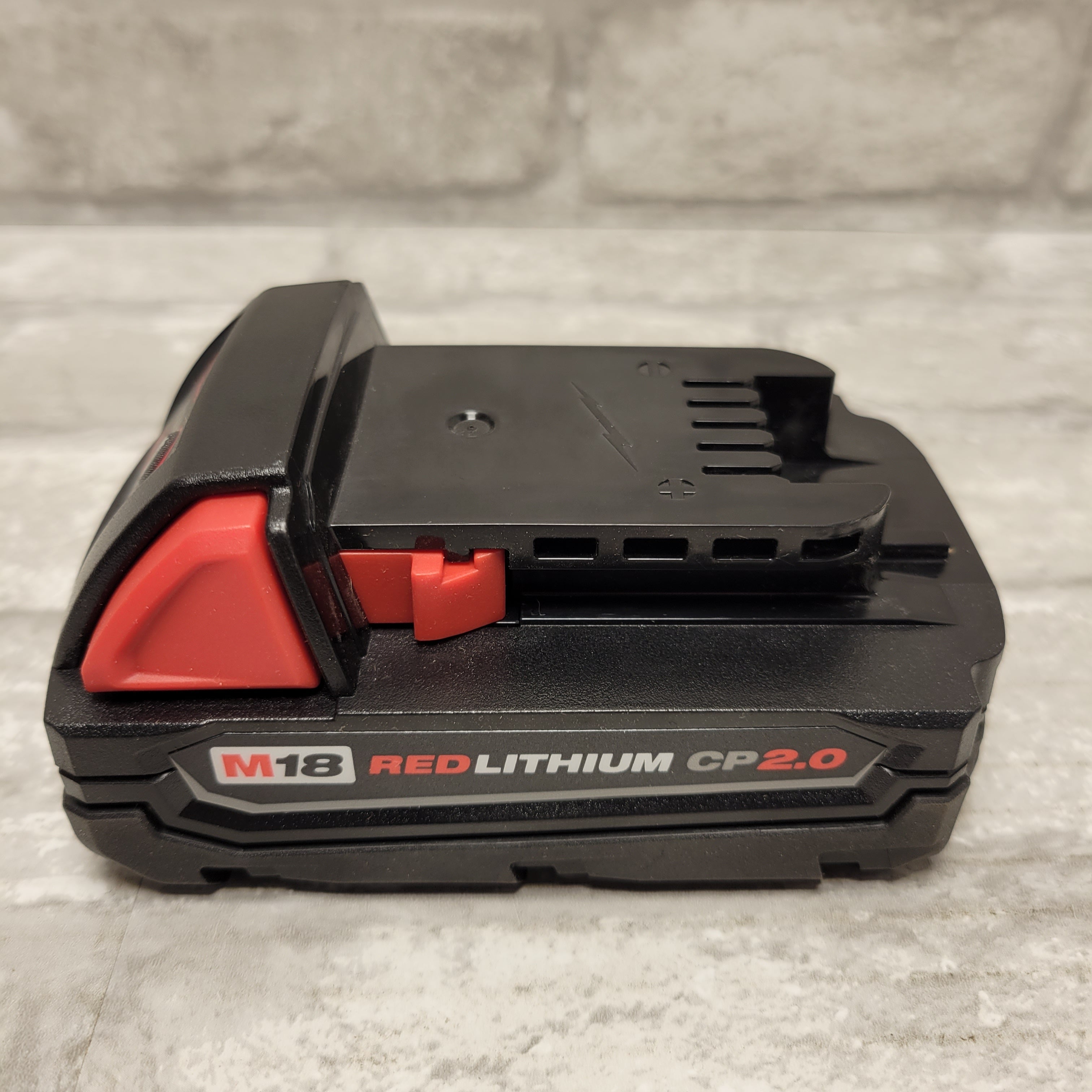 Milwaukee M18 18-Volt 2.0 Ah Lithium-Ion Compact Battery 48-11-1820 (7951531835630)