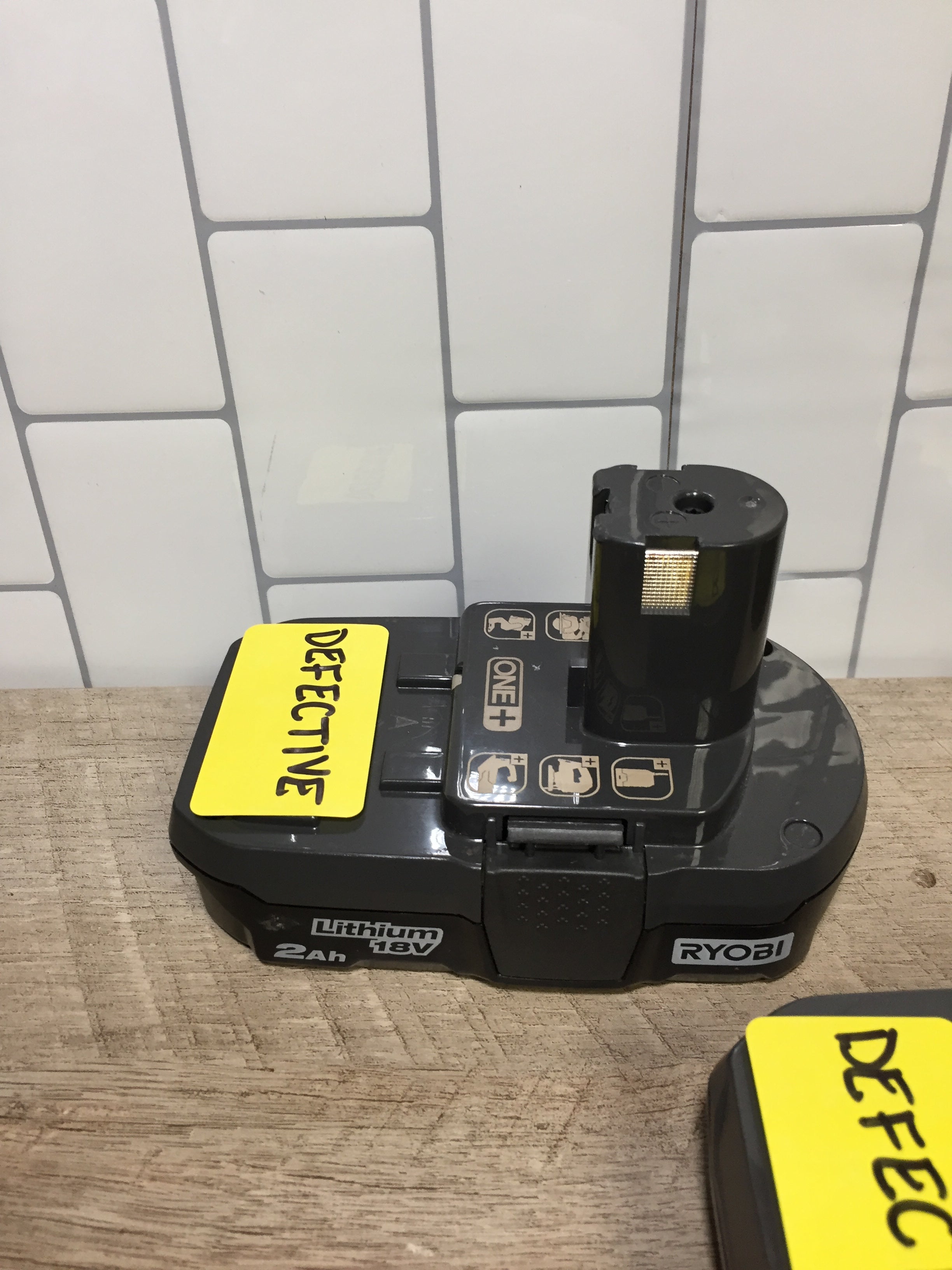 **PARTS ONLY** Lot of 3 Genuine RYOBI P190 18V Batteries **DEFECTIVE** (7430743556334)