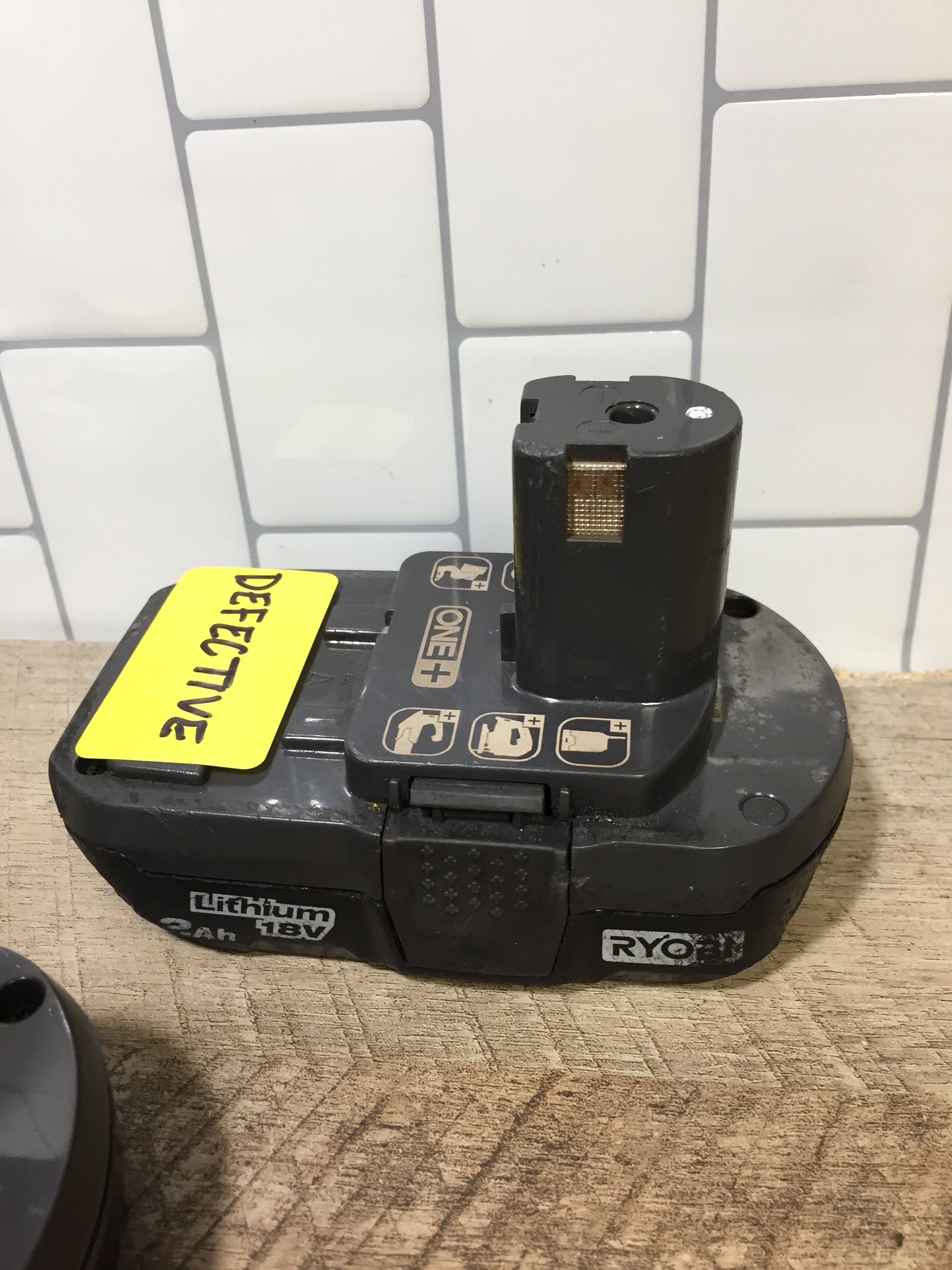 **PARTS ONLY** Lot of 3 Genuine RYOBI P190 18V Batteries **DEFECTIVE** (7430743556334)