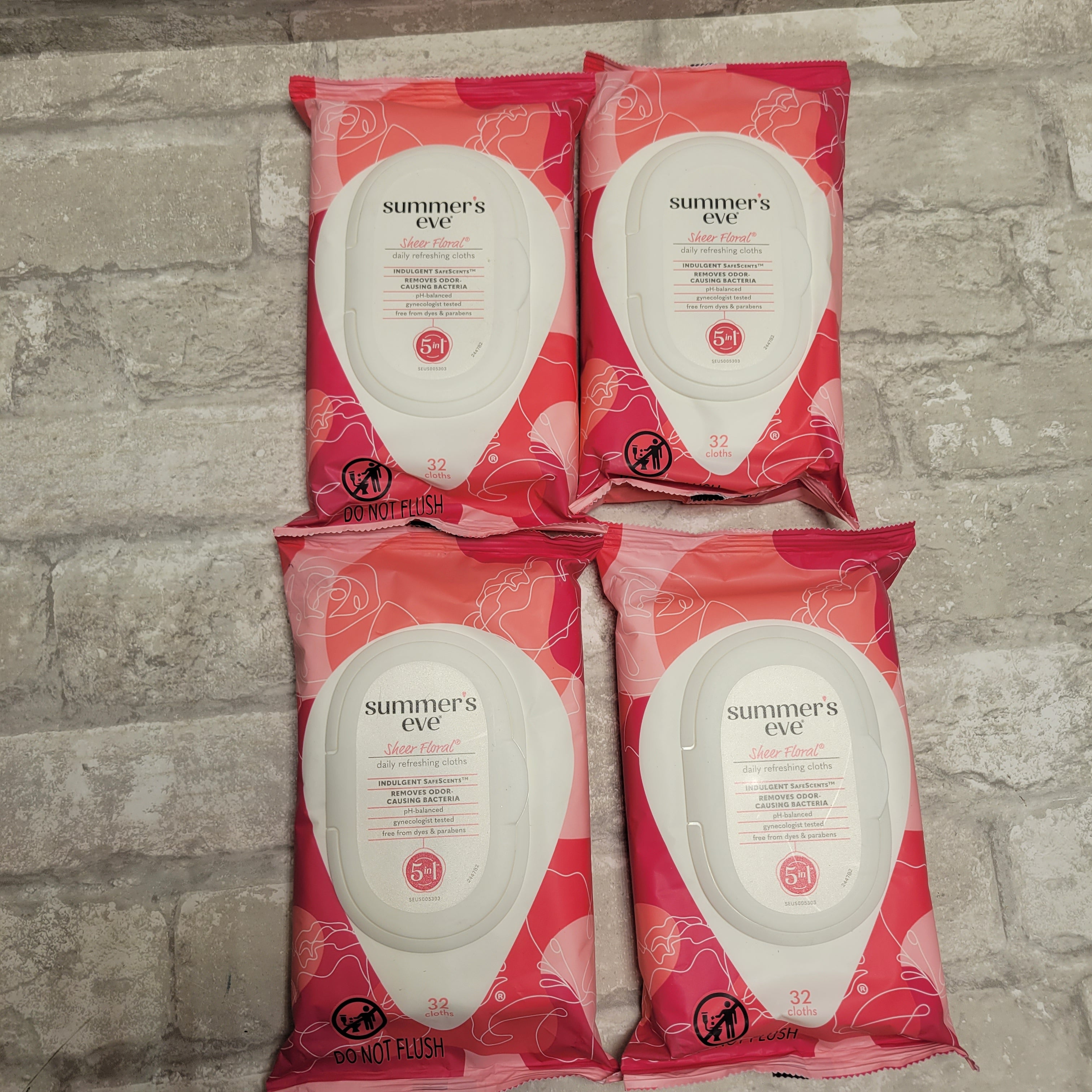 Summer's Eve Feminine Cleansing Cloths 32 Per Pack, Sheer Floral, Lot of 4 (8108781043950)