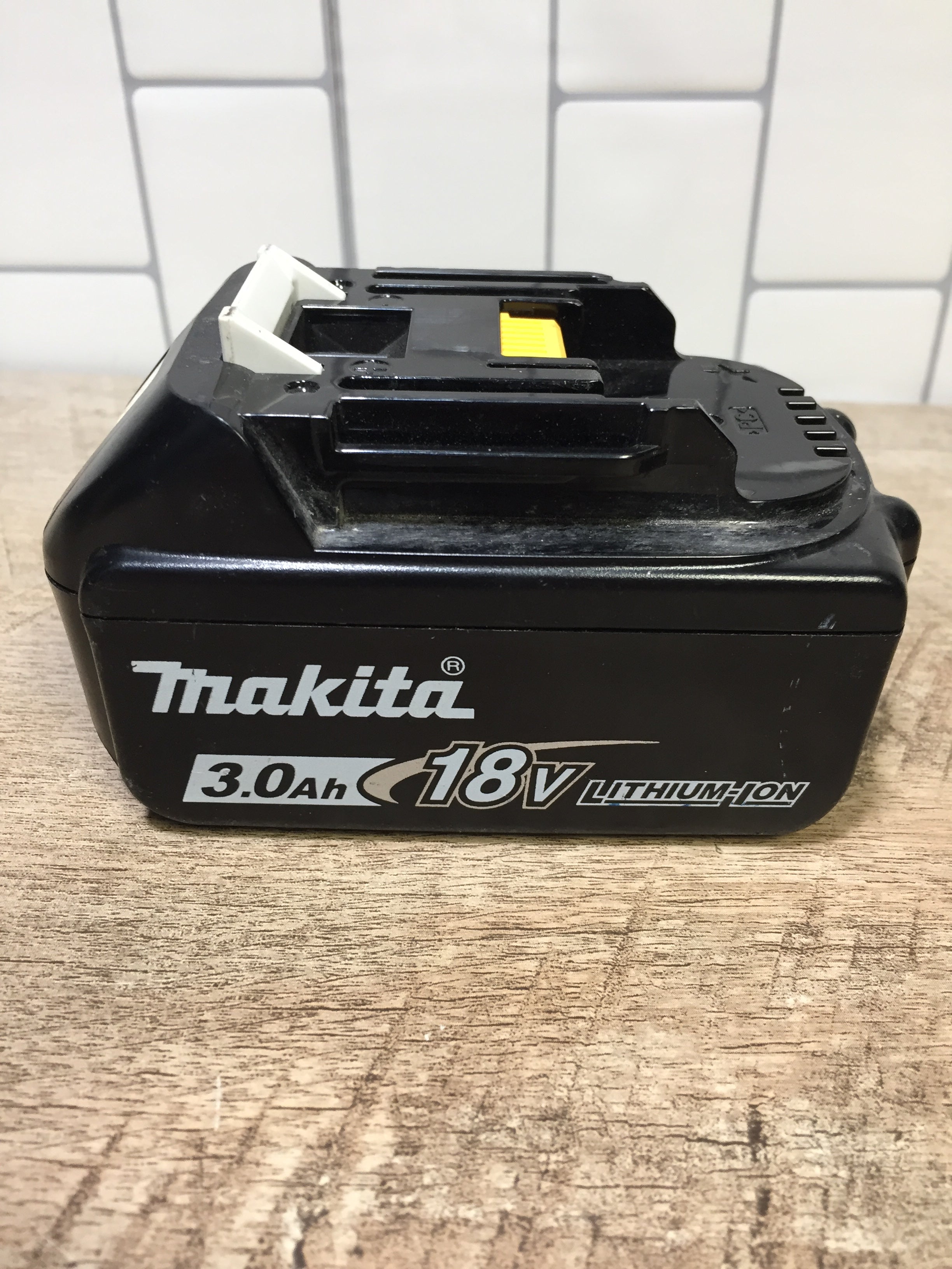 Genuine Makita BL1830 18V LXT Lithium-Ion 3.0Ah Battery OEM (7198459527406)