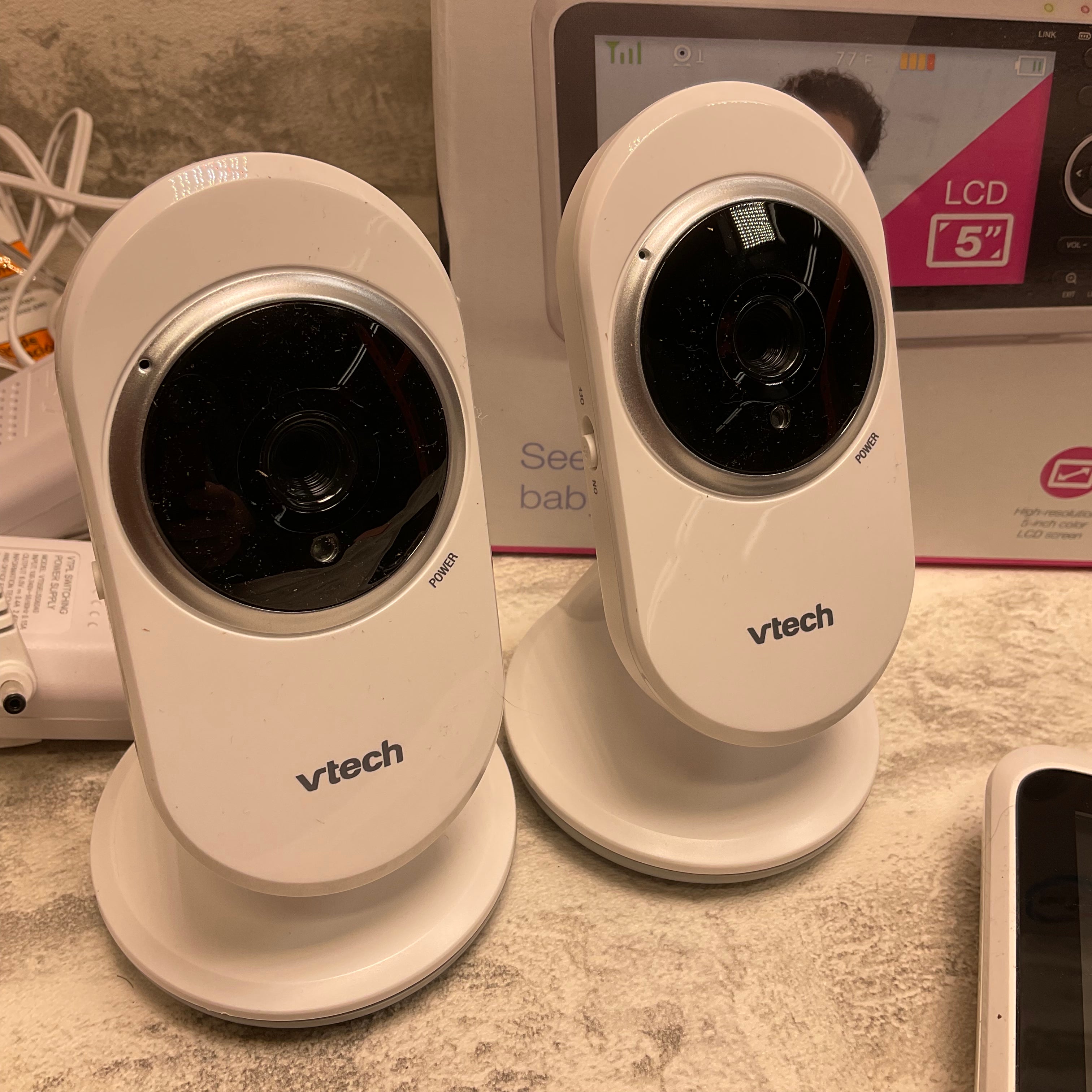 VTech VM3502 Video Monitor with Battery , 5" Screen, 2 Cameras, 2Way