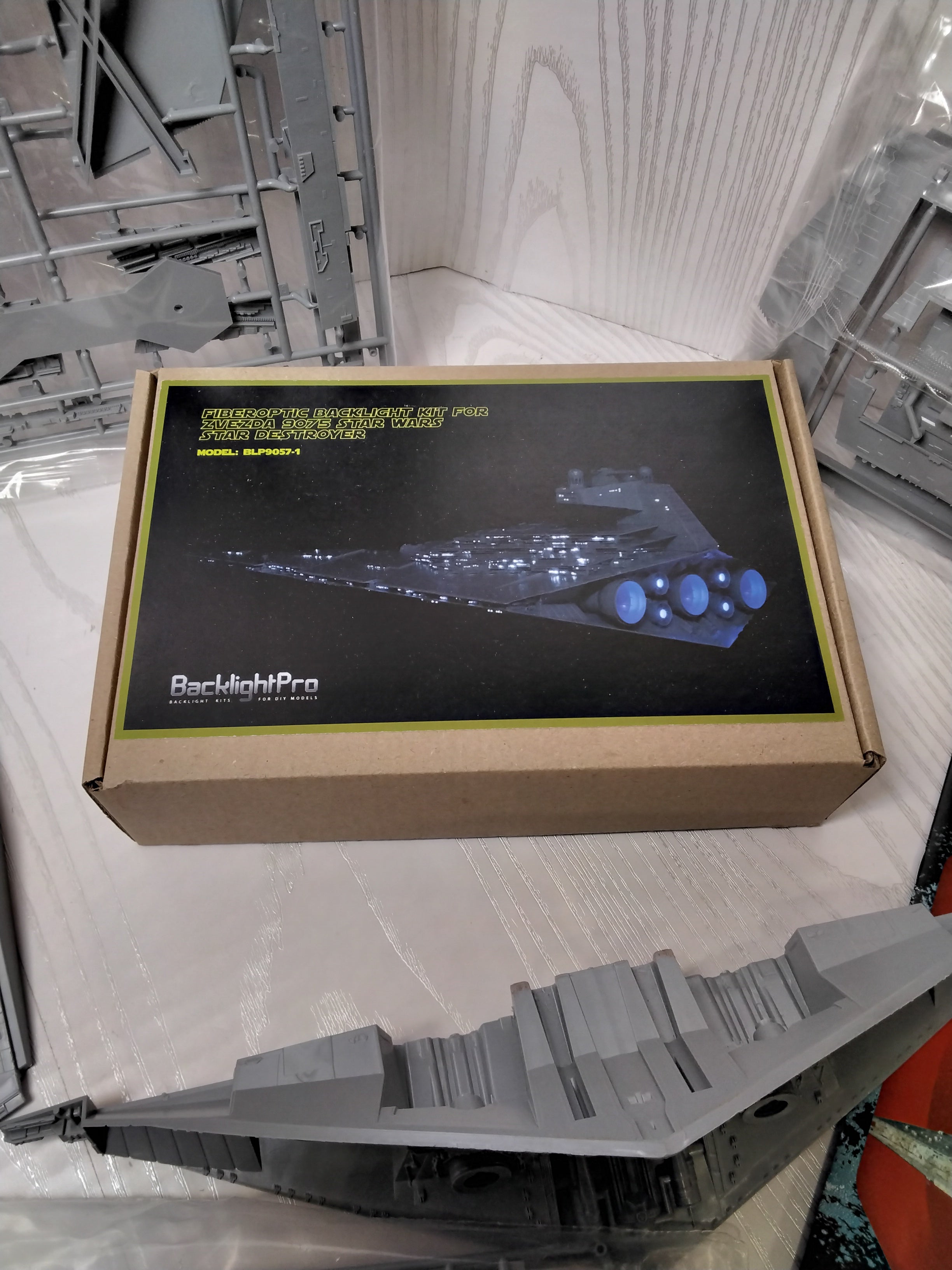 *OPEN BOX* Star Wars Imperial Star Destroyer Model 9057 kit in Box by Zvezda - 1/2700 (7734053535982)